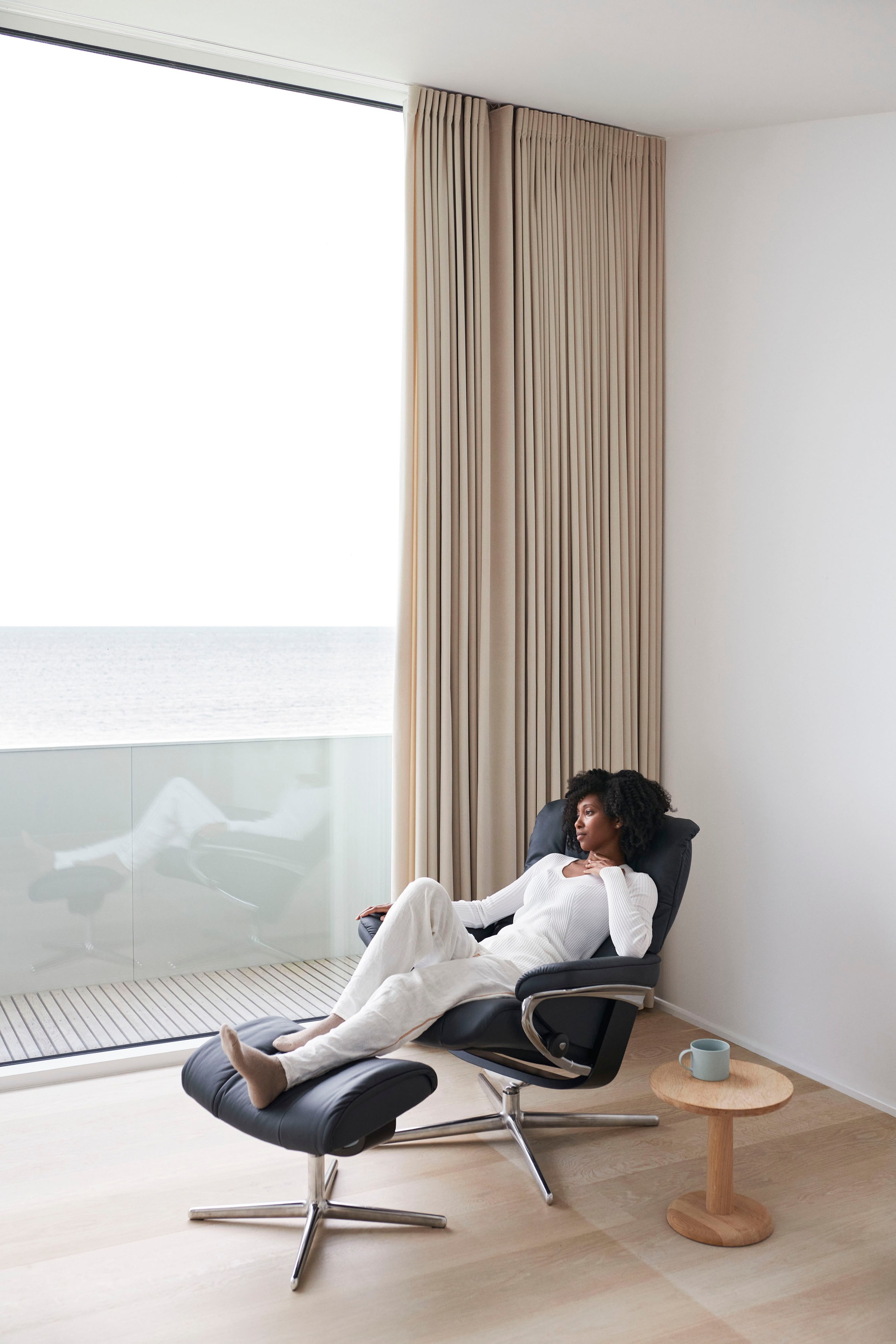 Stressless® Relaxsessel »Mayfair«, (Set, Relaxsessel mit Hocker), mit Hocker, mit Cross Base, Größe S, M & L, Holzakzent Schwarz