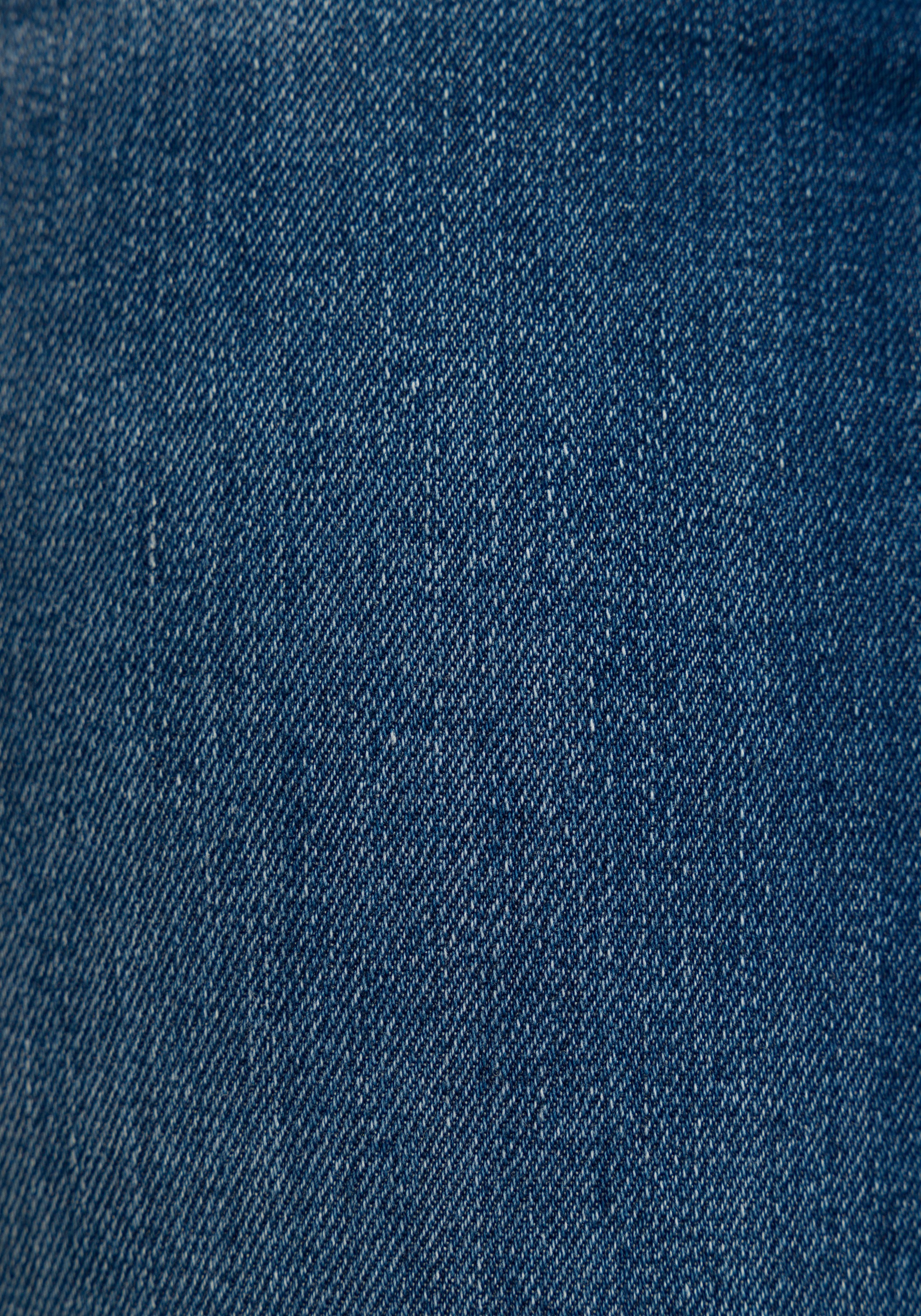 Tommy Jeans Skinny-fit-Jeans »Nora Mid Rise Skinny Fit« mit Tommy Jeans Logo-Badge & Stickereien