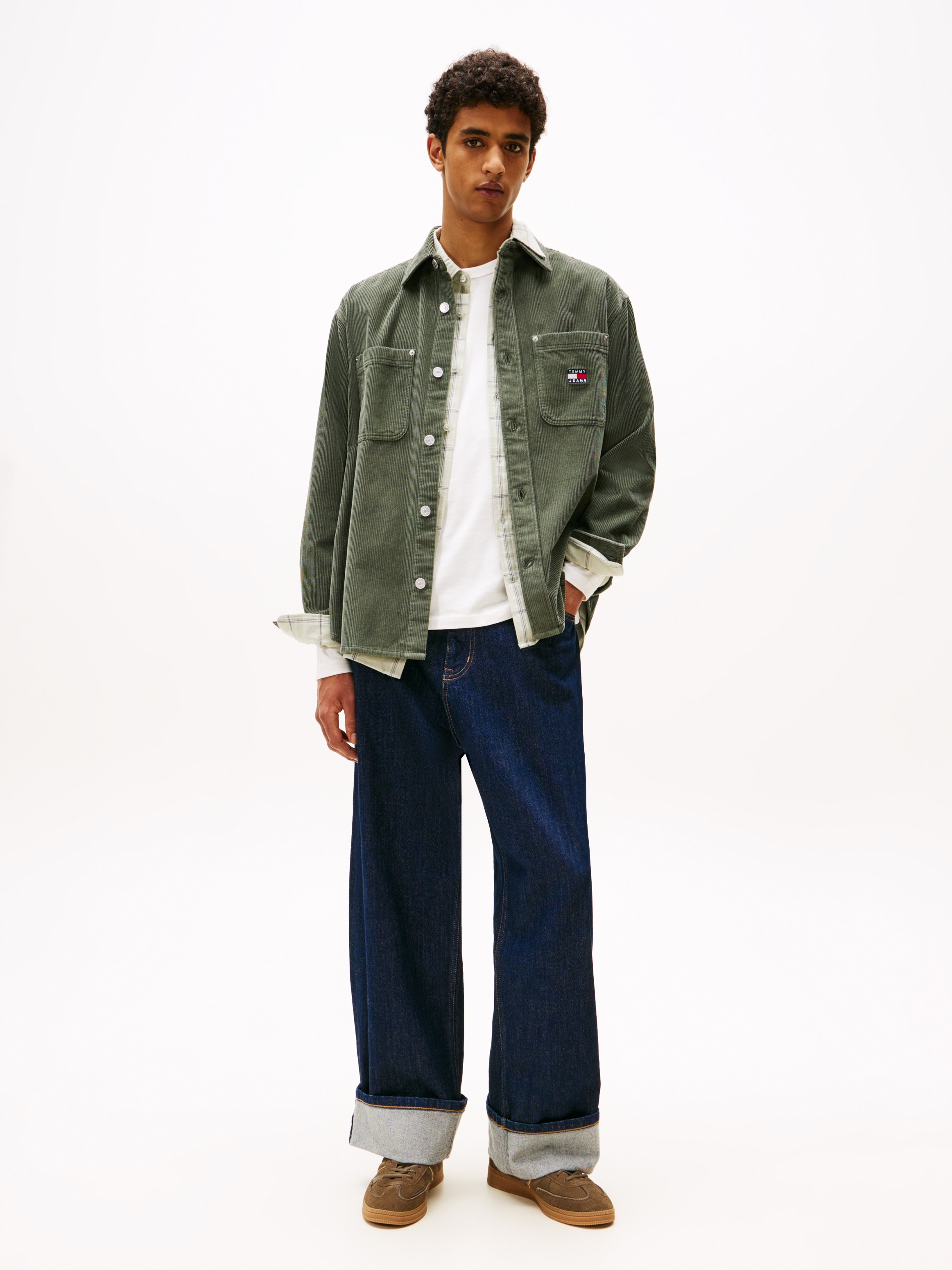 Tommy Jeans Langarmhemd »WASHED CORD SHIRT«, Cordhemd Overshirt Relaxed fit mit Rundhalsausschnitt