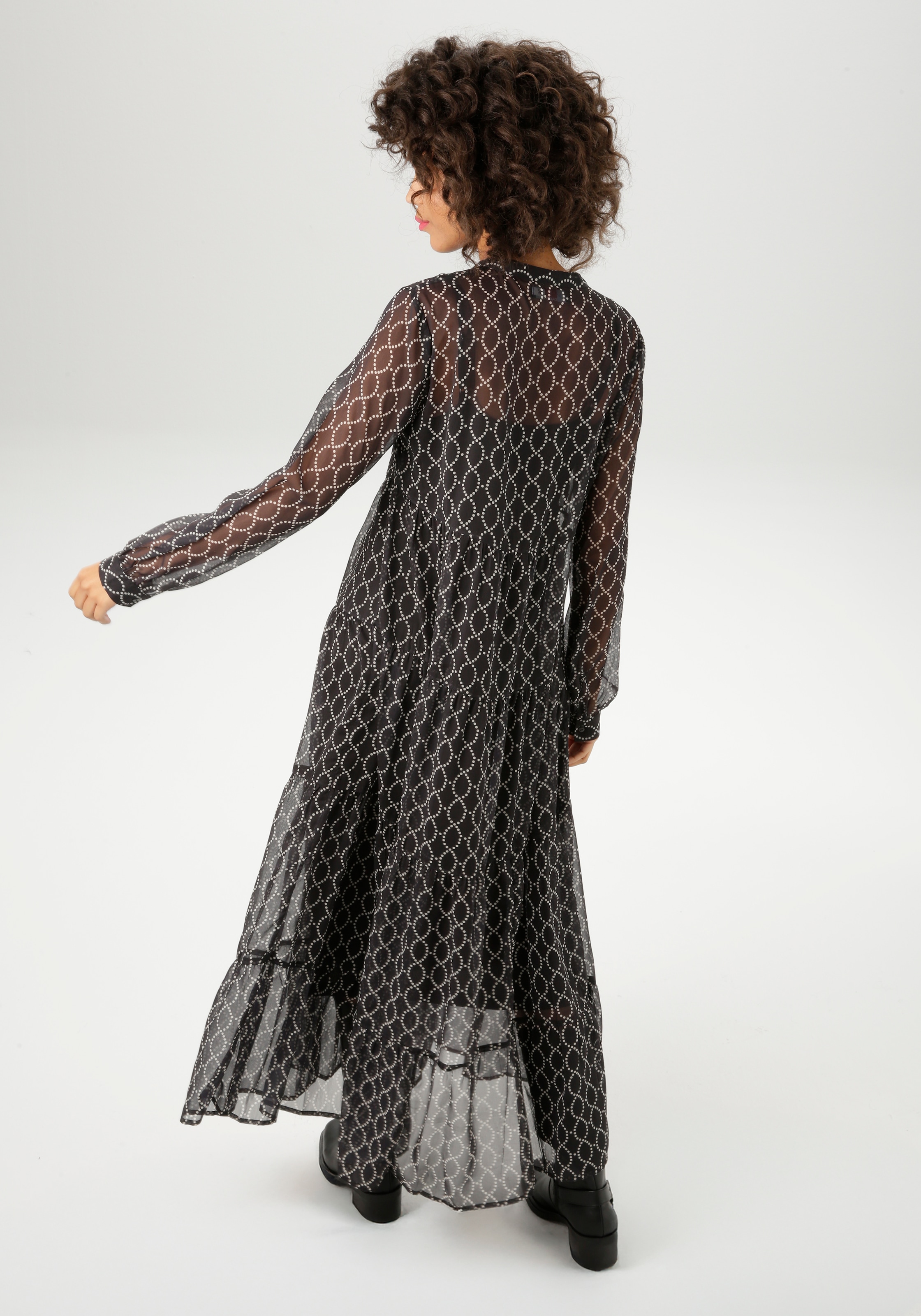 Aniston CASUAL Maxikleid, (mit Jersey-Unterkleid), mit interessantem Kettendruck aus Punkten - NEUE KOLLEKTION
