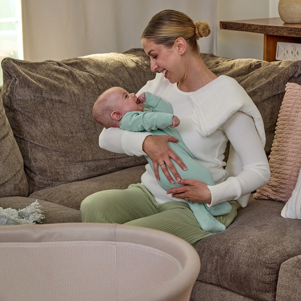 ingenuity Baby-Reisebett »Snooze & Stow™ Easy-Folding Bassinet, beige« faltbar