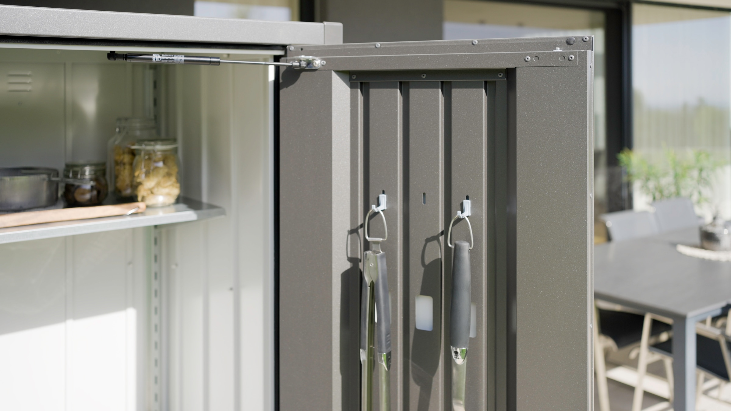 Biohort Mehrzweckschrank »Romeo Gr. M high, verschiedene Farben«, 132x57x181 cm, der ideale Terrassenschrank aus Metall