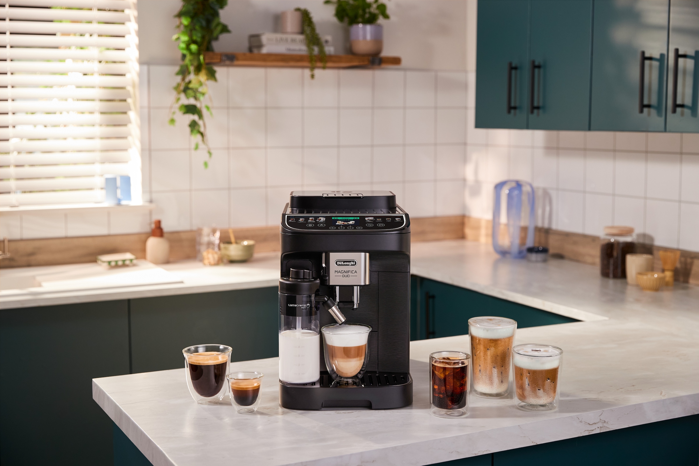 De'Longhi Kaffeevollautomat »MAGNIFICA DUO ECAM330.80.BXB - 20 Rezepte, heißer & kalter Milchschaum« Cold Brew Funktion, 2,4" TFT-Display, 2 Milchkaraffen (Heiß & Kalt)