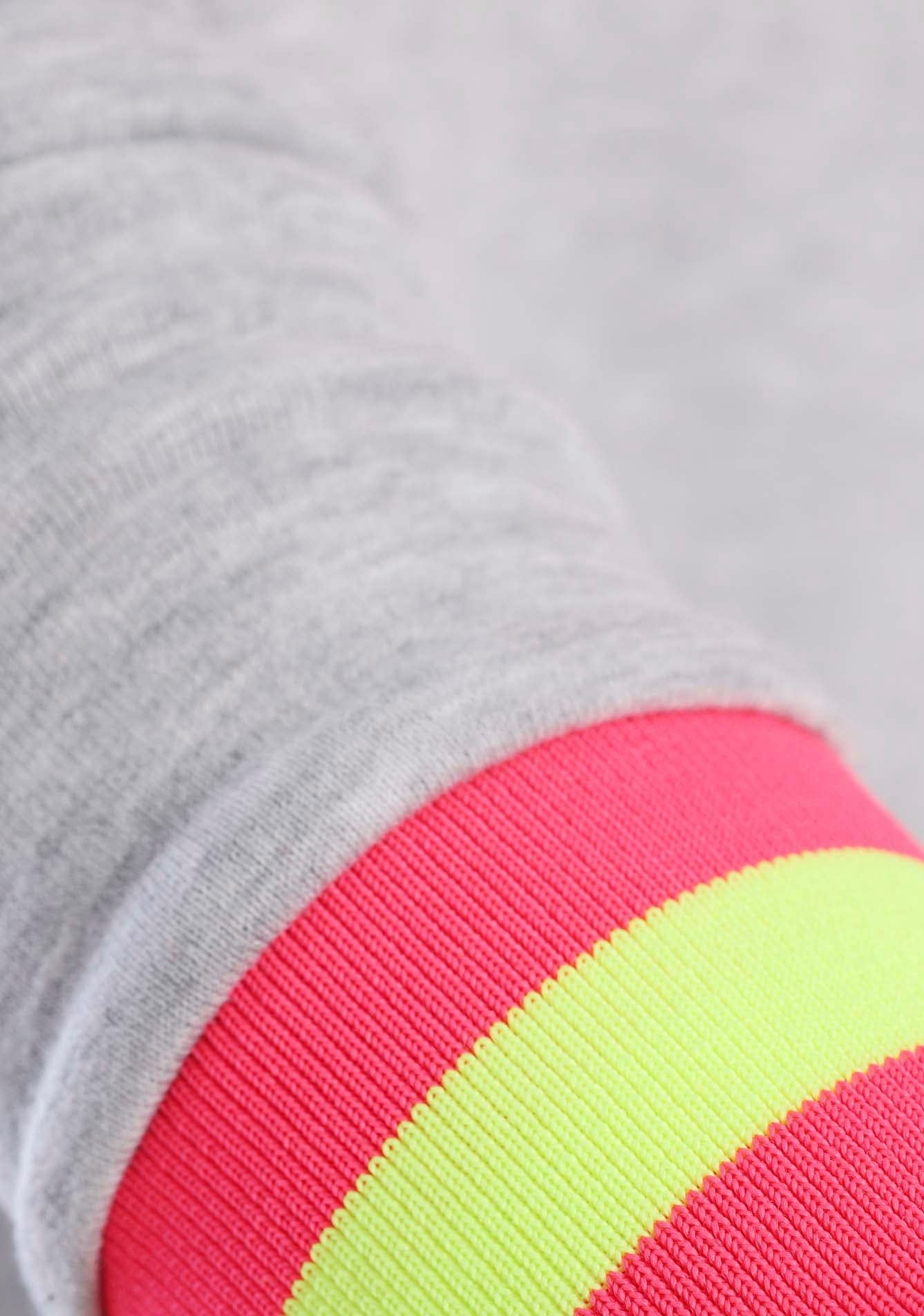 Zwillingsherz Sweatshirt, Langarm, Neon-Details, V-Ausschnitt, Schriftzug