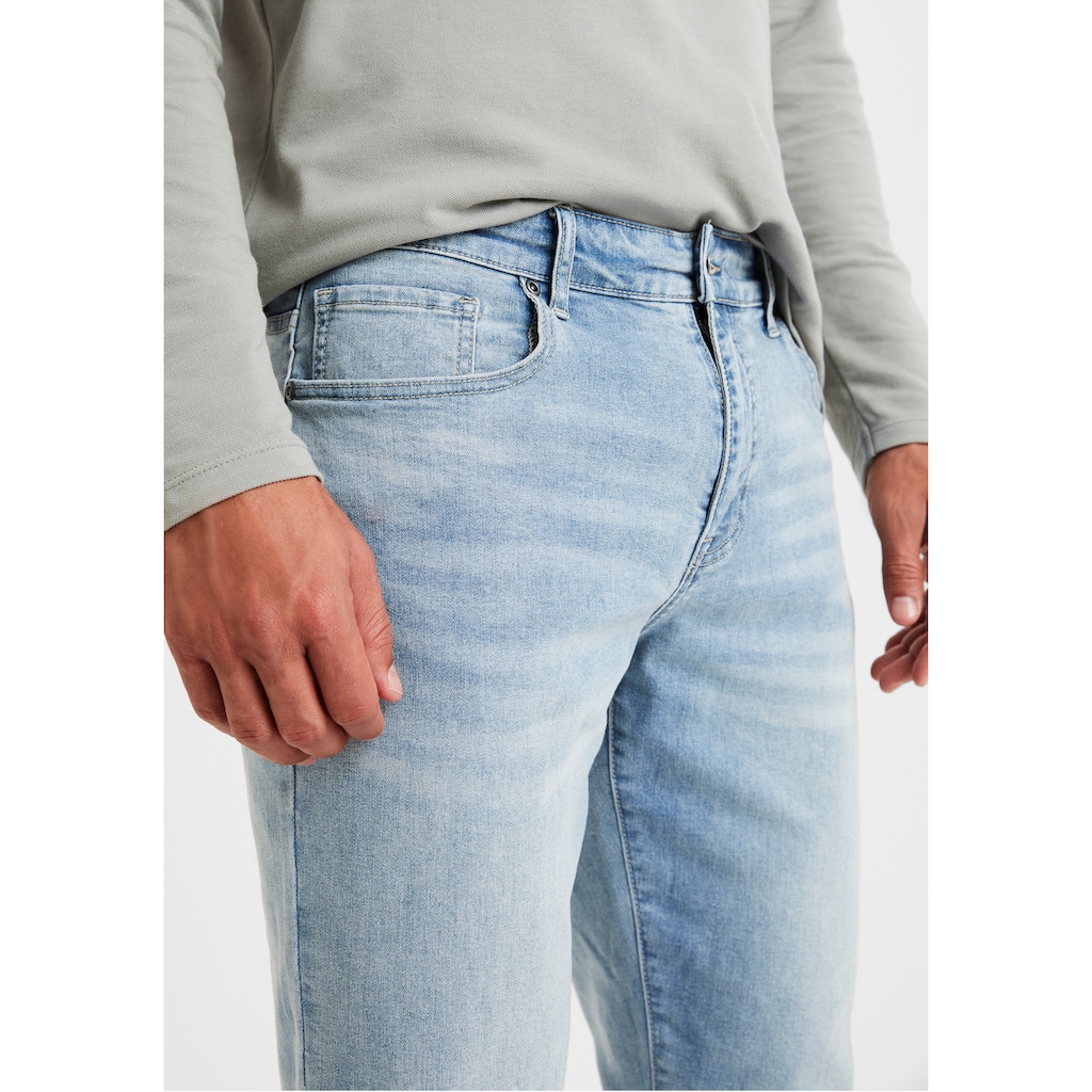 Buffalo 5-Pocket-Jeans »Straight-fit«, Jeans mit normaler Bundhöhe, elastische Denim-Qualität