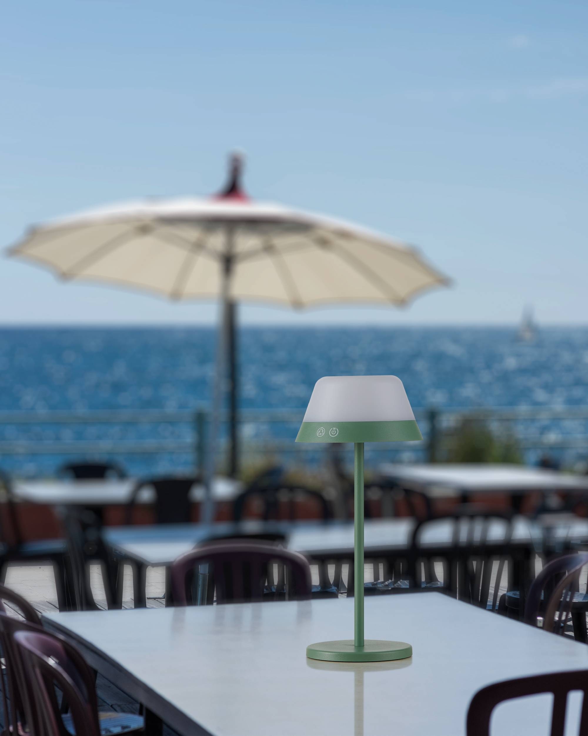 EGLO Tischleuchte »Meggiano Tischlampe, kabellos, aufhängbarer Lampenschirm, IP54, Lampe« LED-Modul 1 Stk. RGB | Warmweiß Tischleuchte - H32 x Ø15 cm - grün - 1X1,5W;1X0,8W inkl.