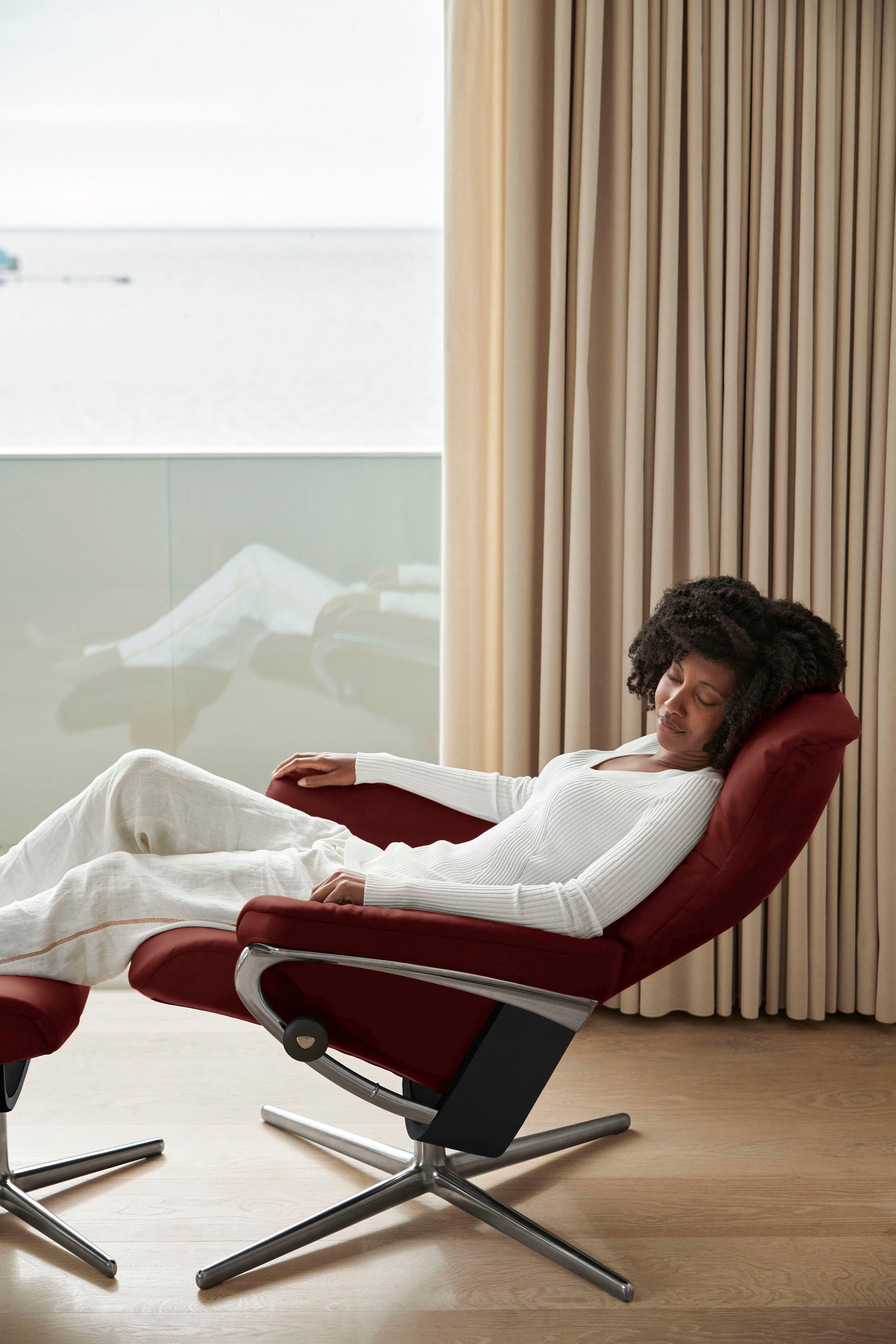 Stressless® Relaxsessel »Mayfair«, (Set, Relaxsessel mit Hocker), mit Hocker, mit Cross Base, Größe S, M & L, Holzakzent Schwarz