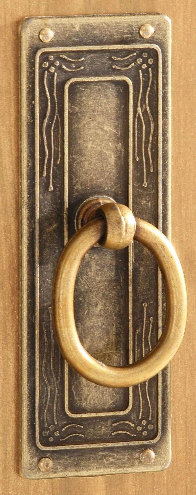 Home affaire Garderobenschrank »Lille Mehrzweckschrank Breite/Höhe: 67/187 cm«, aus massiver Kiefer, mit schöner Lilien-Fräsung, Jugendstil-Griffe