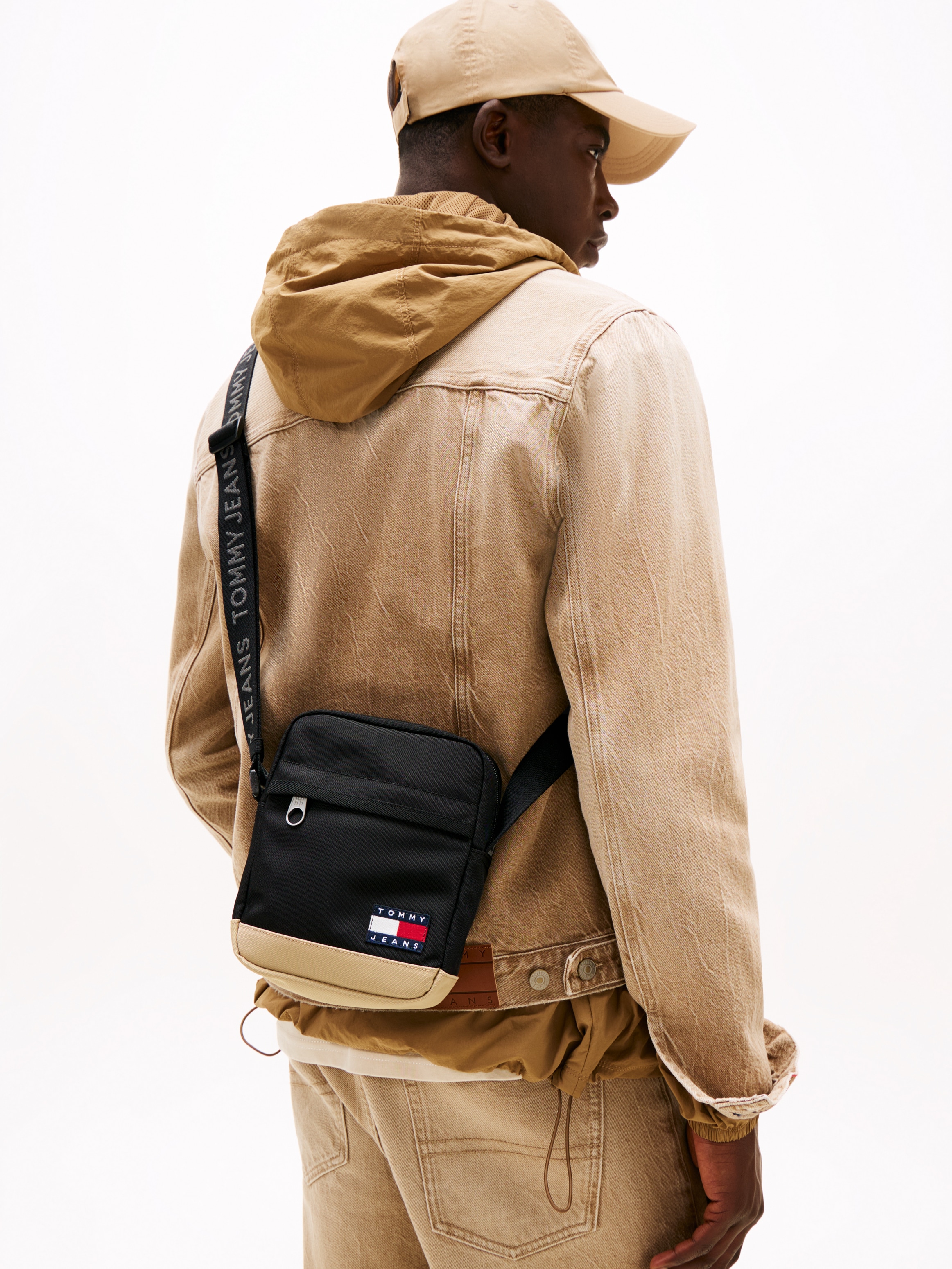 Tommy Jeans Umhängetasche »TJM ESS DAILY SQUARED REPORTER«, Men Schultertasche, Freizeittasche mit kontrastfarbigem Boden