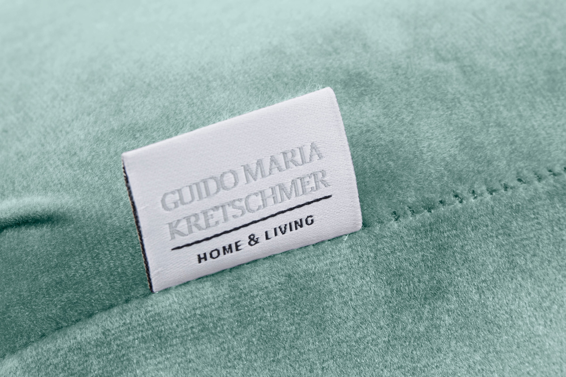 Guido Maria Kretschmer Home&Living Polsterhocker »Kalina«, mit klassischer Chesterfield-Knopfheftung, passend zur Serie "Kalina"