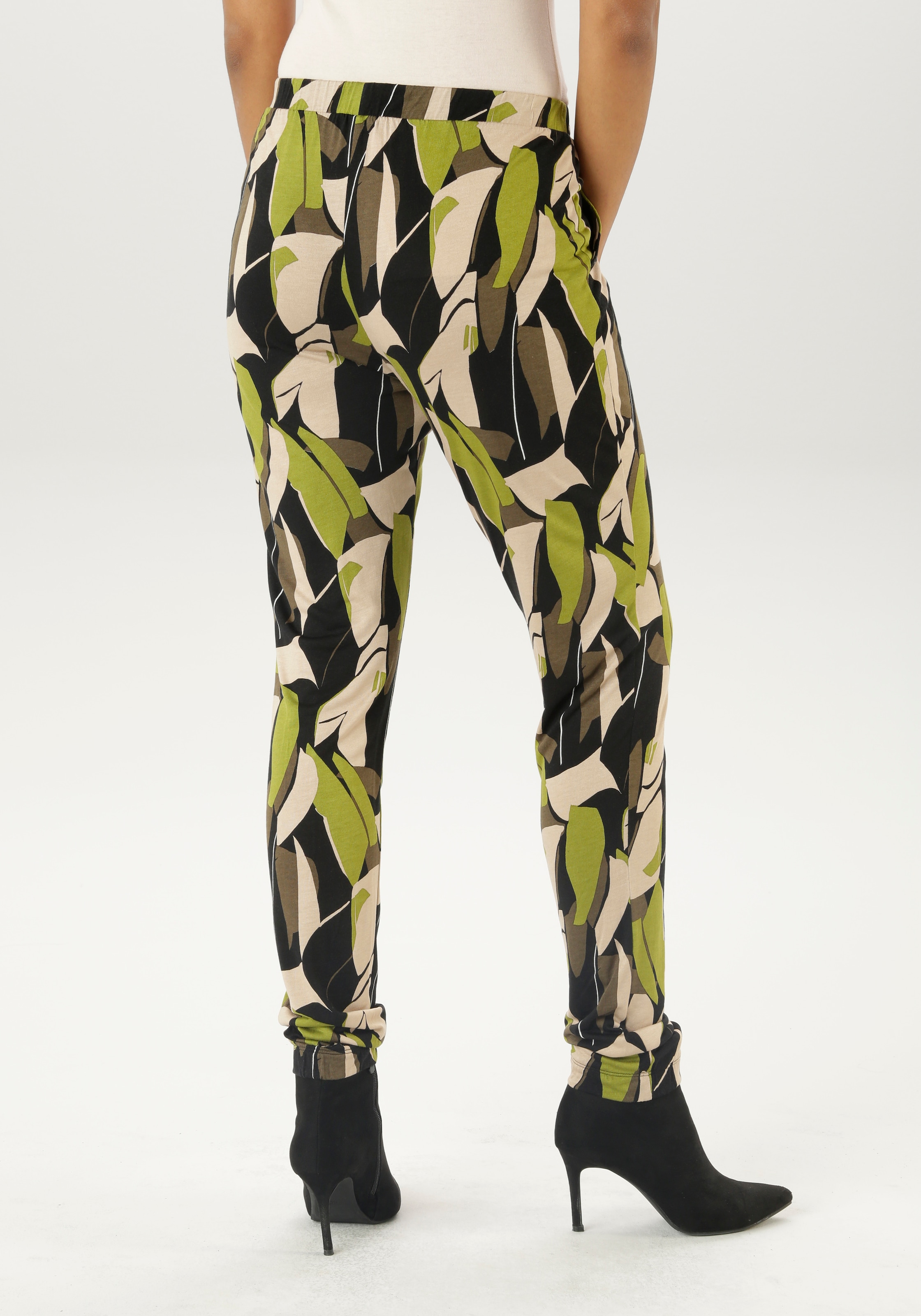 Aniston SELECTED Schlupfhose, mit trendigen Allover-Print - NEUE KOLLEKTION