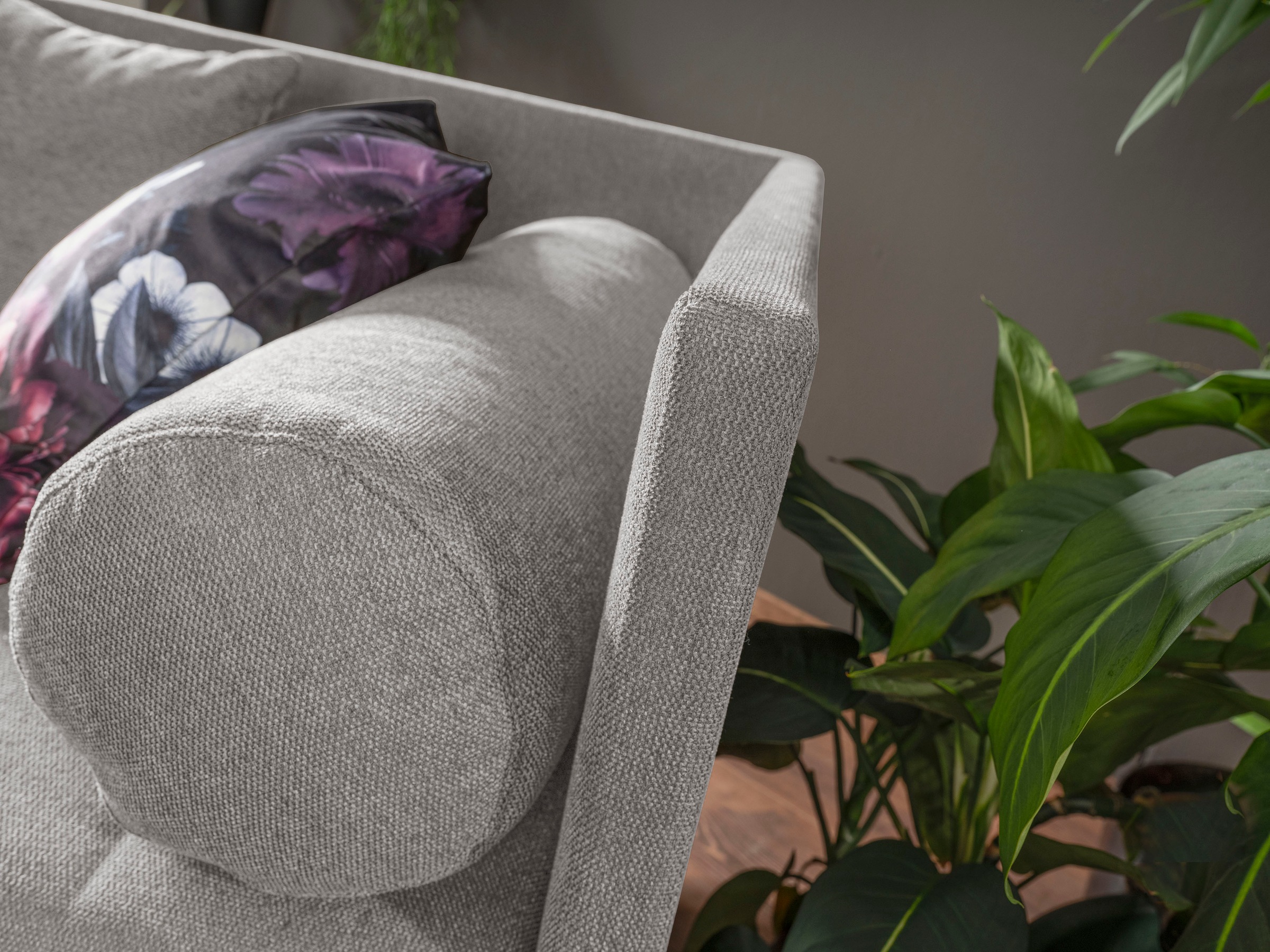 alina Schlafsofa »Kona«, 7-Zonen Taschenfederkernmatratze, Zierkissen-Set und Schlummerrollen