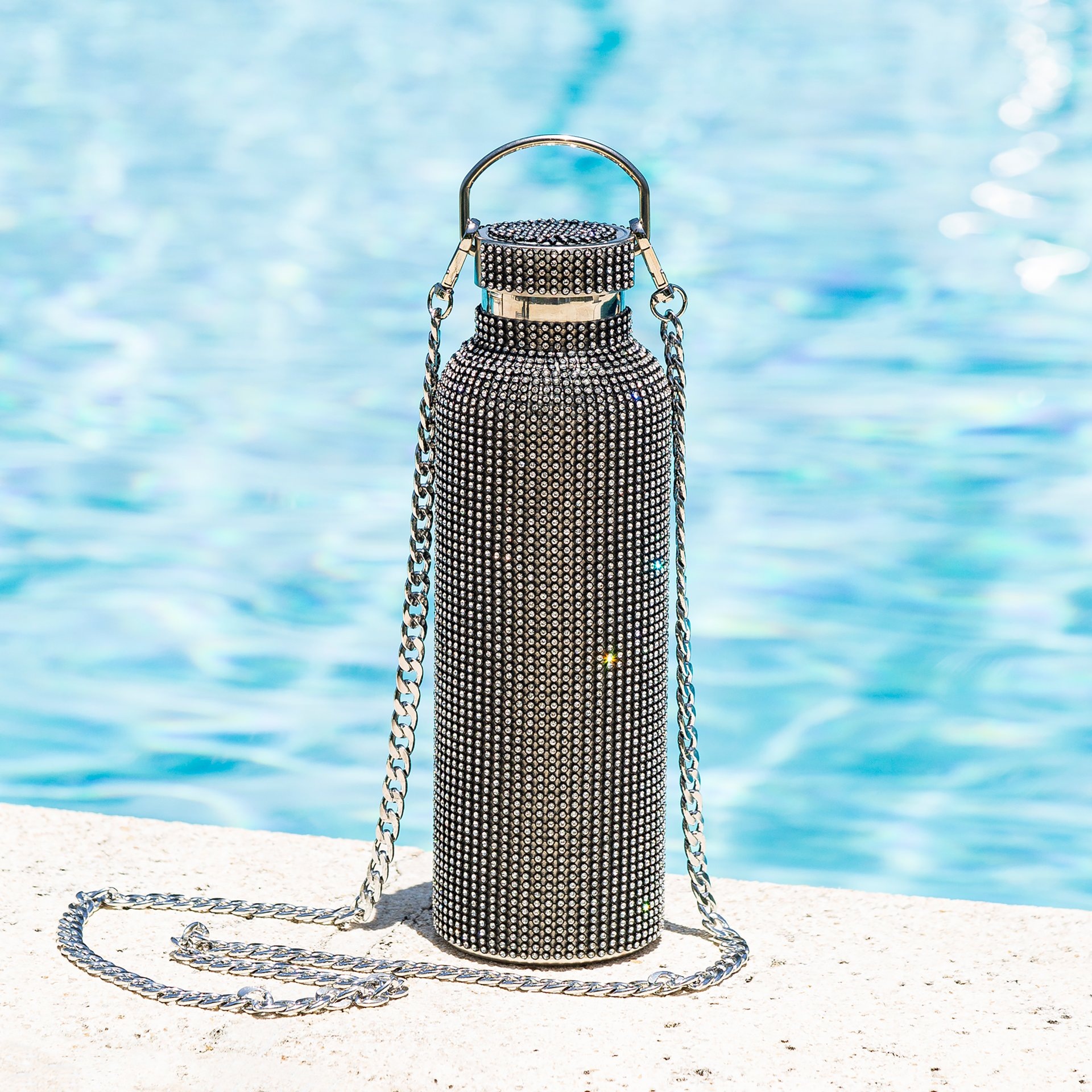 Paris Hilton Trinkflasche »Paris Hilton, Luxus Trinkgefäß mit über 5000 Strasssteinen«, (1 tlg.), Wasserflasche in Diamant-Optik, Luxusgetränkebehälter, aus Edelstahl