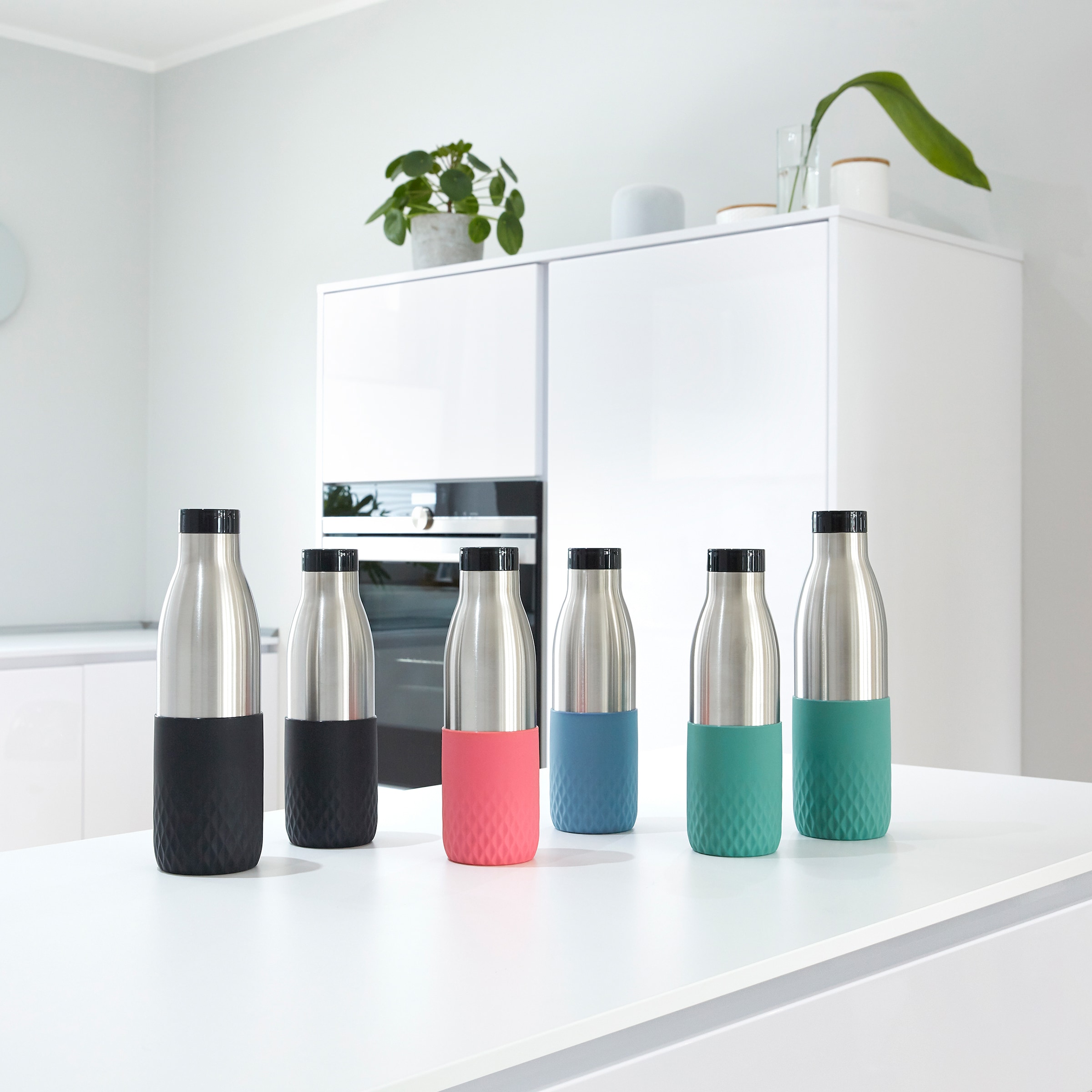 Emsa Trinkflasche »Bludrop Sleeve«, nachhaltig, Silikon-Manschette, 12h heiß, 24h kalt, 360° Trinkgenuss