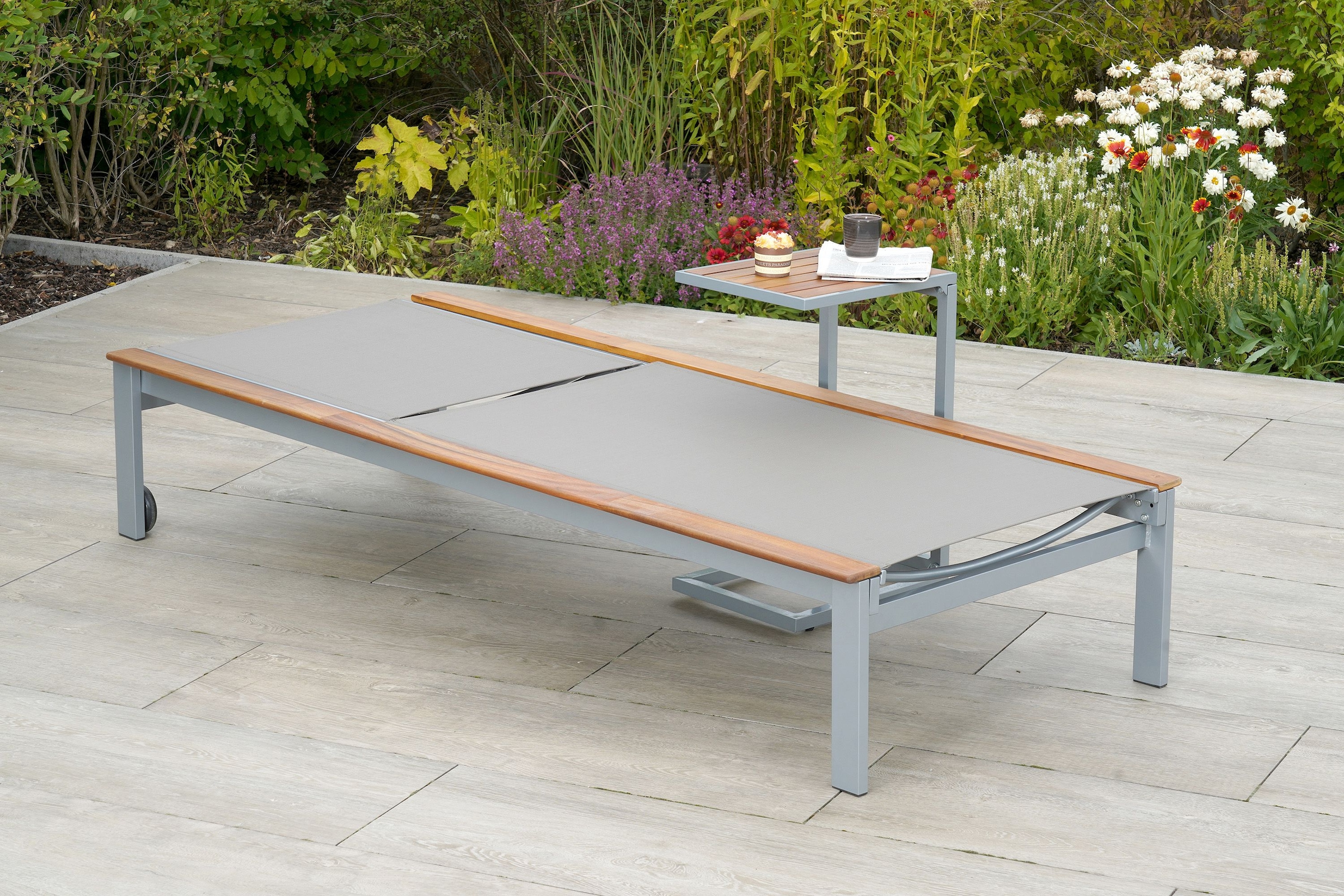 MERXX Gartenliege »Naxos« Applikationen aus Akazienholz, inkl. Beistelltisch