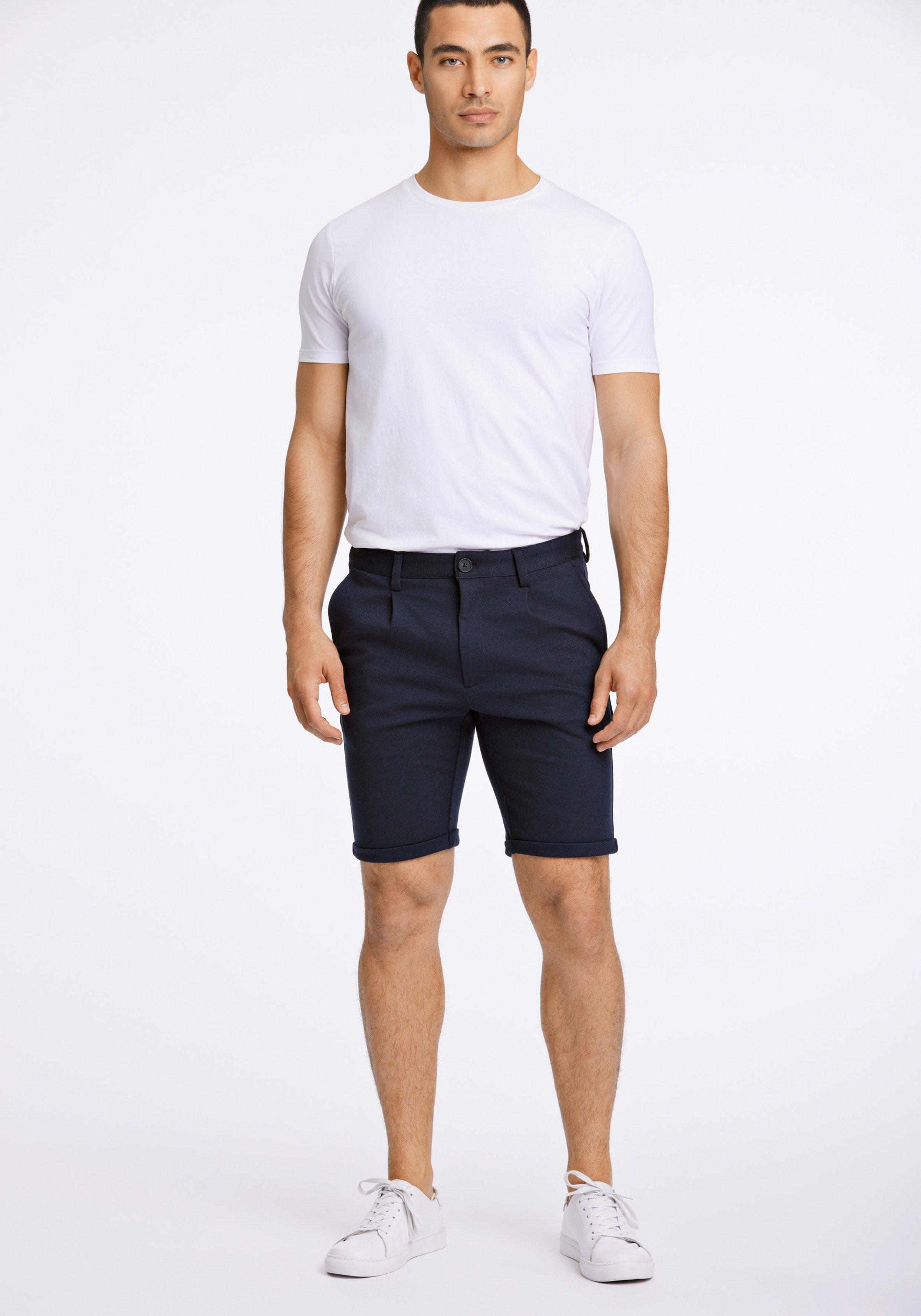 LINDBERGH Chinoshorts  im Slim Fit und mit Viskose und Stretch