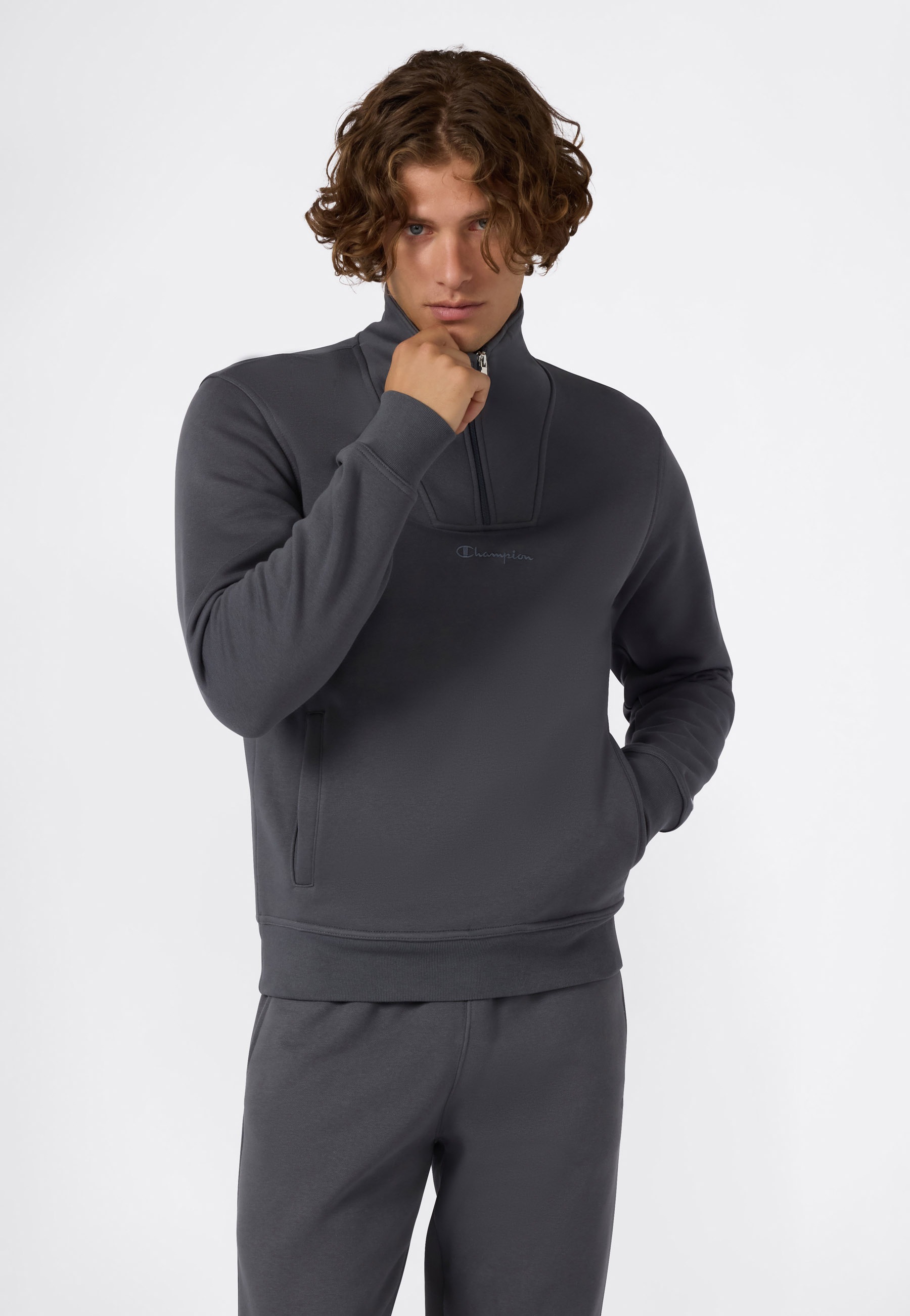 Champion Sweatshirt , aus Baumwolle und Polyester, in den Größen S bis XXL
