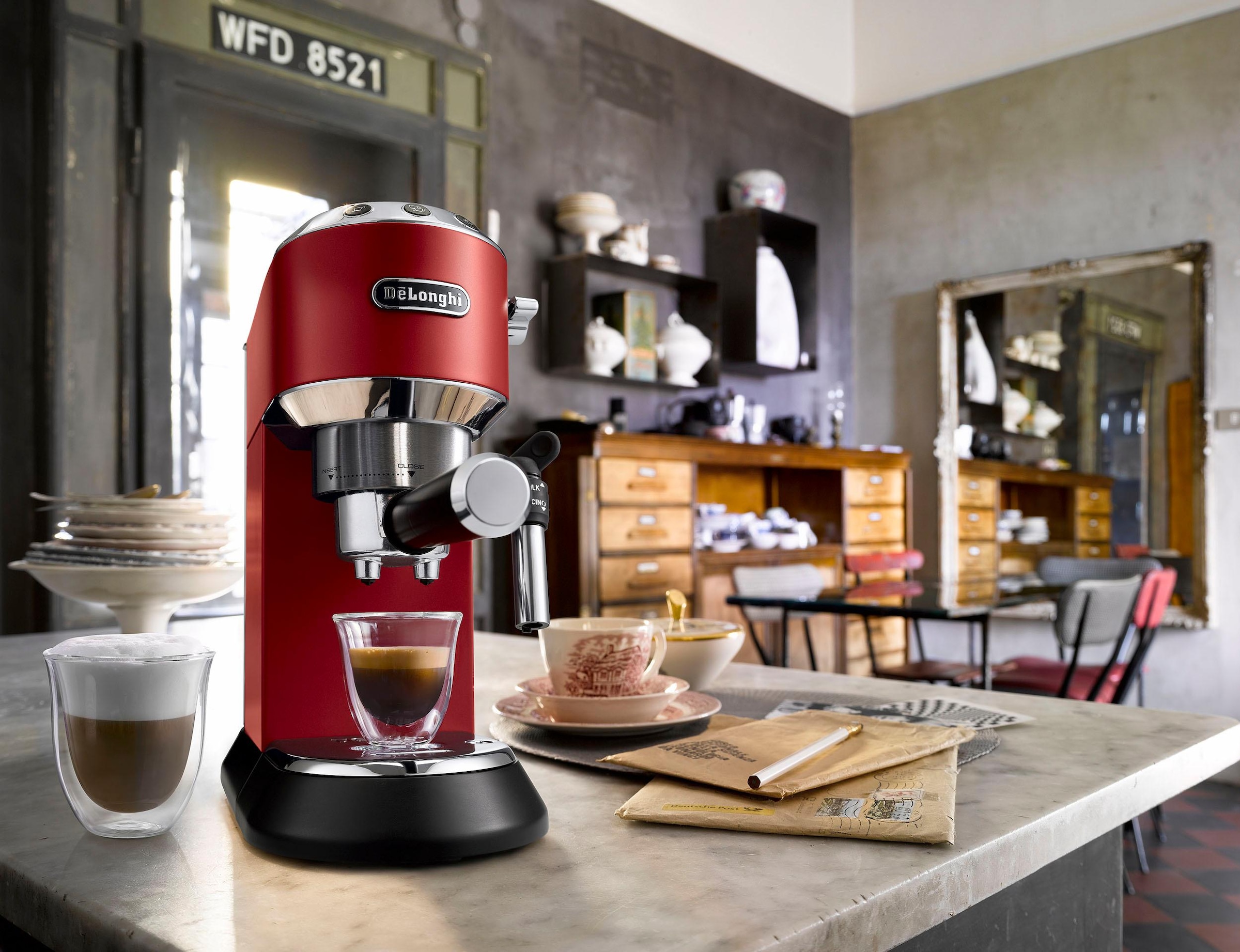 De'Longhi Espressomaschine »Dedica Style EC 685.B«, Siebträger, 1350 Watt, 15 Bar