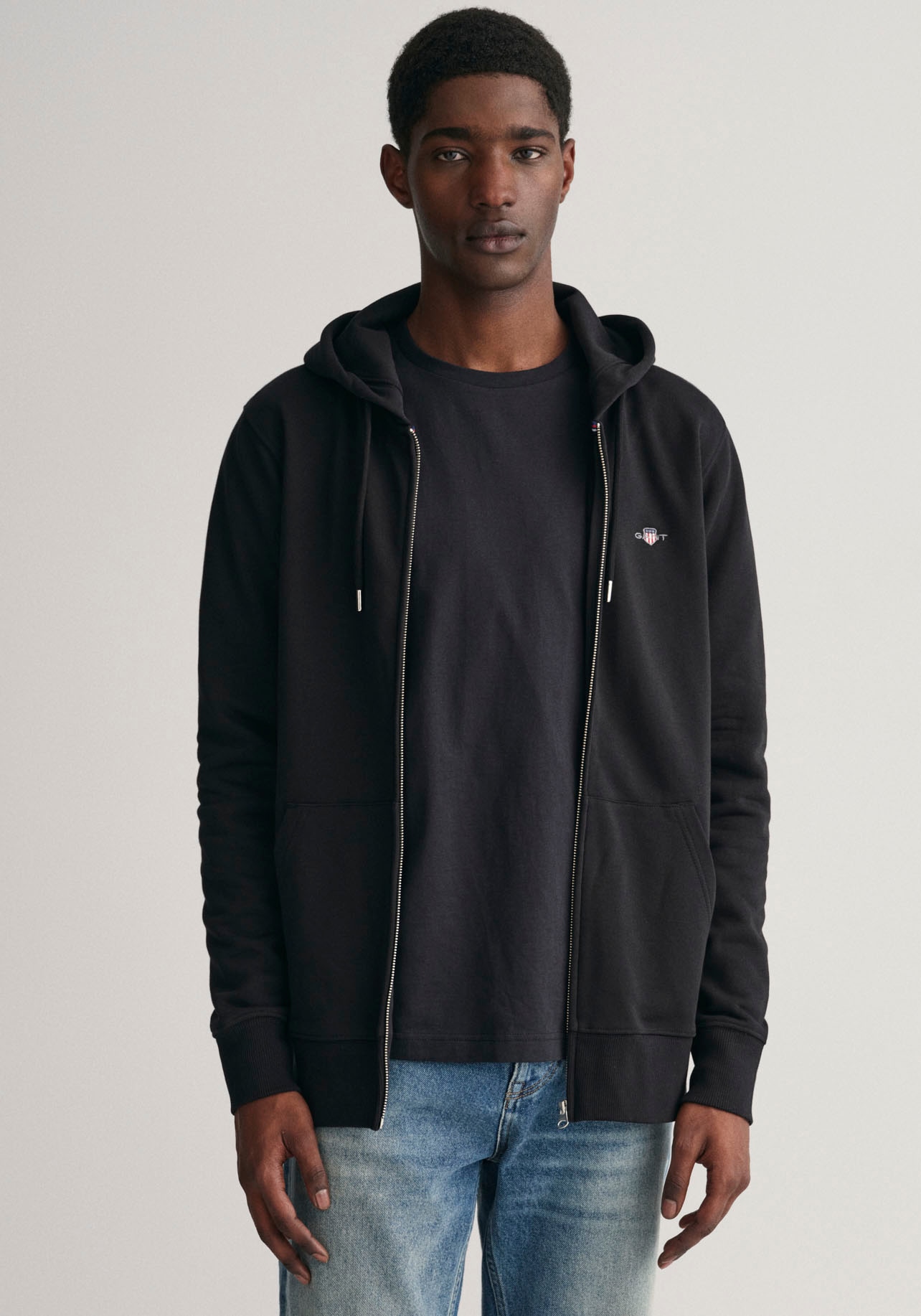 Gant Kapuzensweatjacke »REG SHIELD FULL ZIP HOODIE« mit Logostickerei auf der Brust