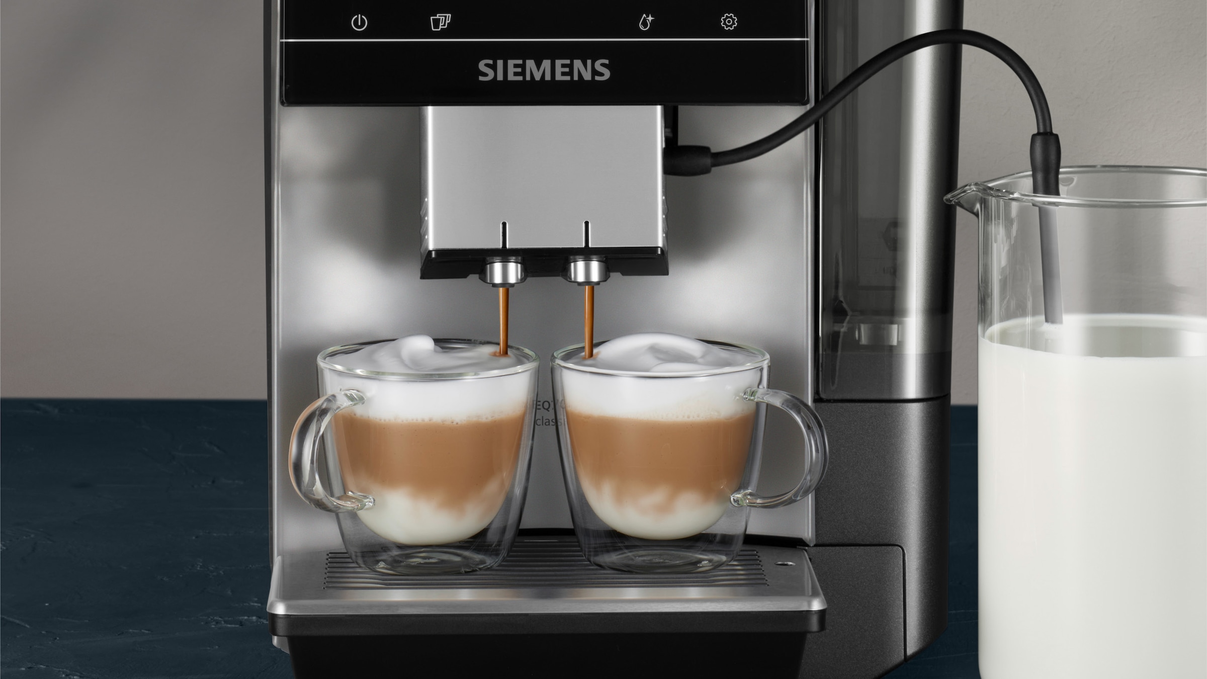 3. Bild von SIEMENS Kaffeevollautomat »EQ700 classic TP715D01, Cold Brew, intuitives 5" TFT-Display, App«, aromaSelect, 10 Favoriten, autom. Dampfreinigung, morning haze