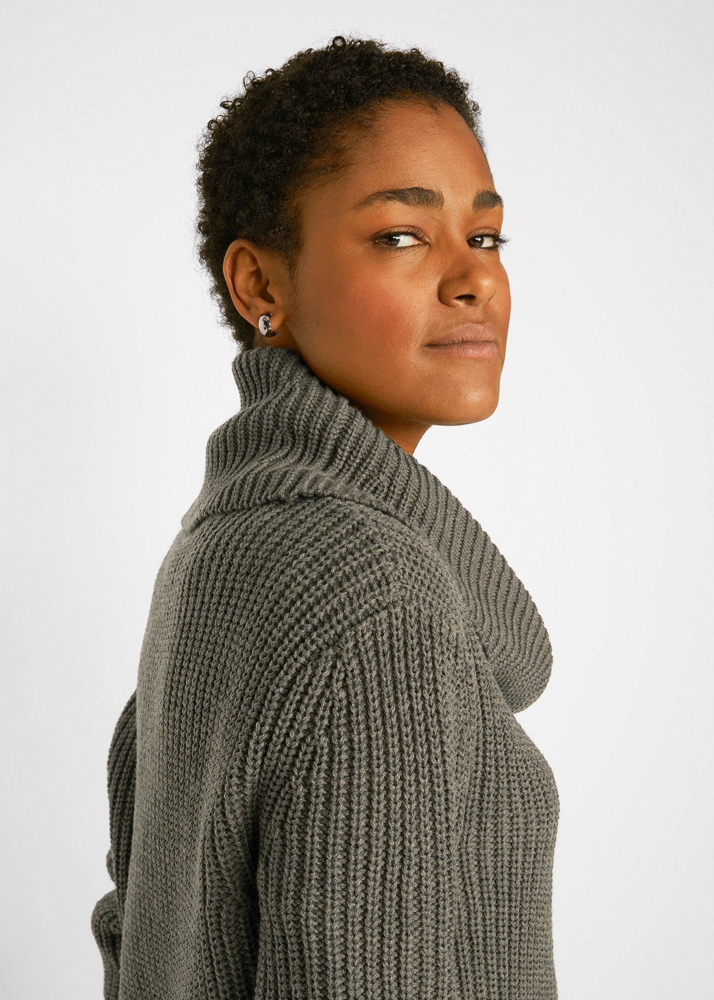 bonprix Strickpullover in Grobstrickoptik und mit weitem Rollkragen