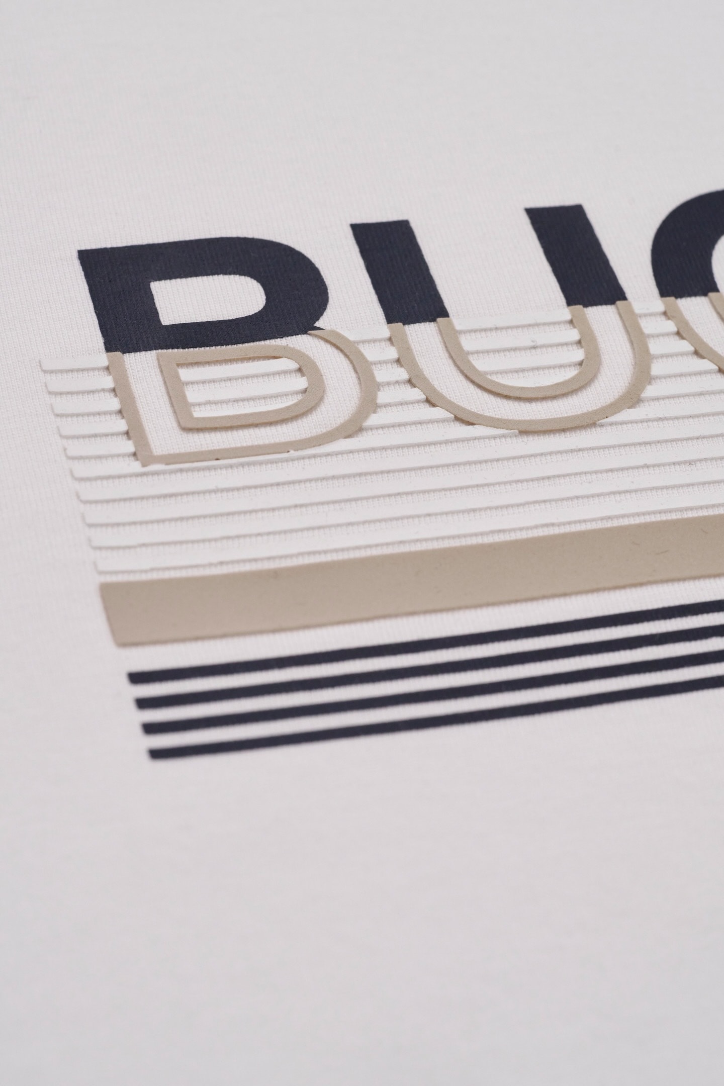 bugatti T-Shirt mit gummiertem Logo-Print