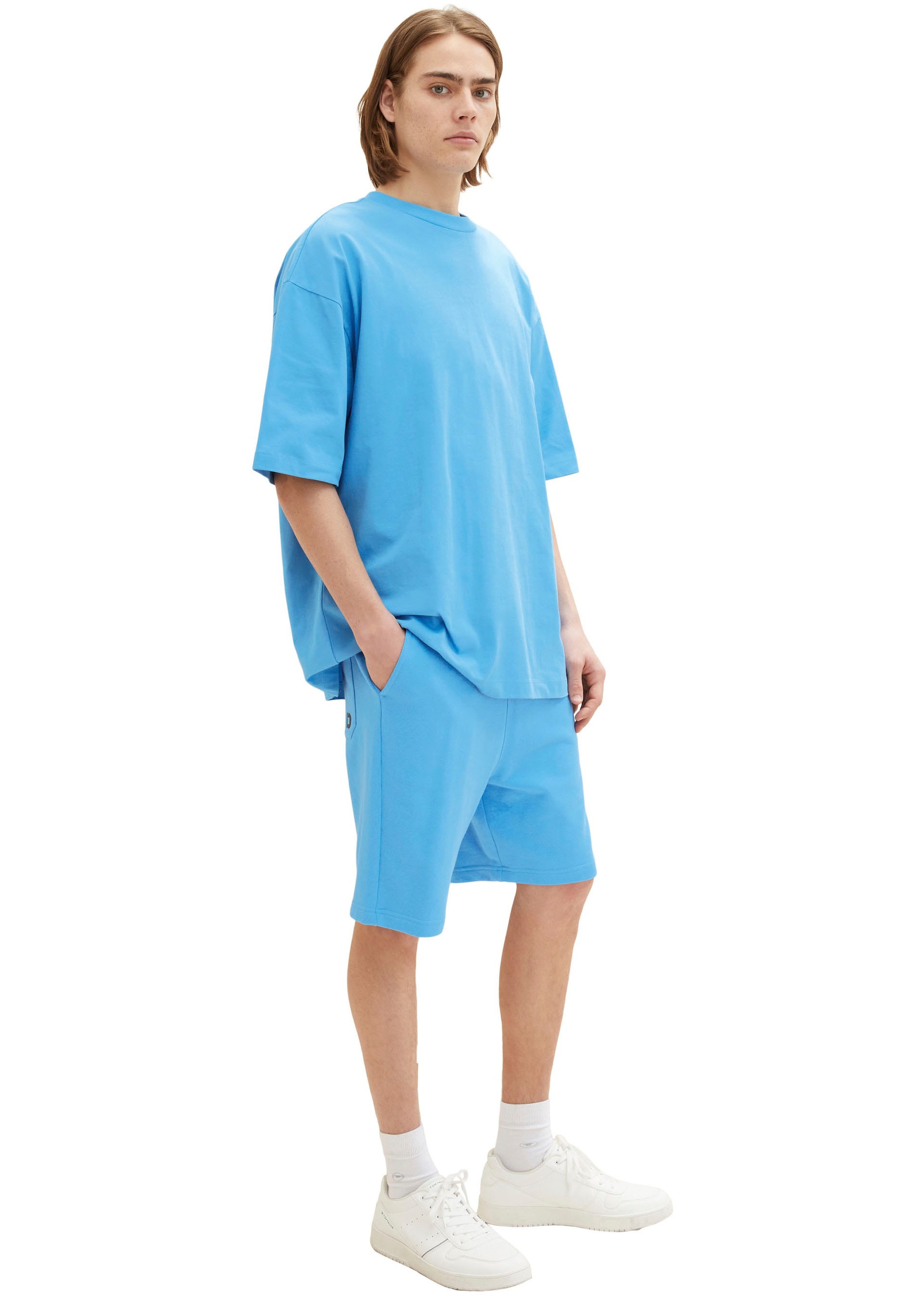 4. Bild von TOM TAILOR Denim Sweatshorts, mit dezentem Logodruck