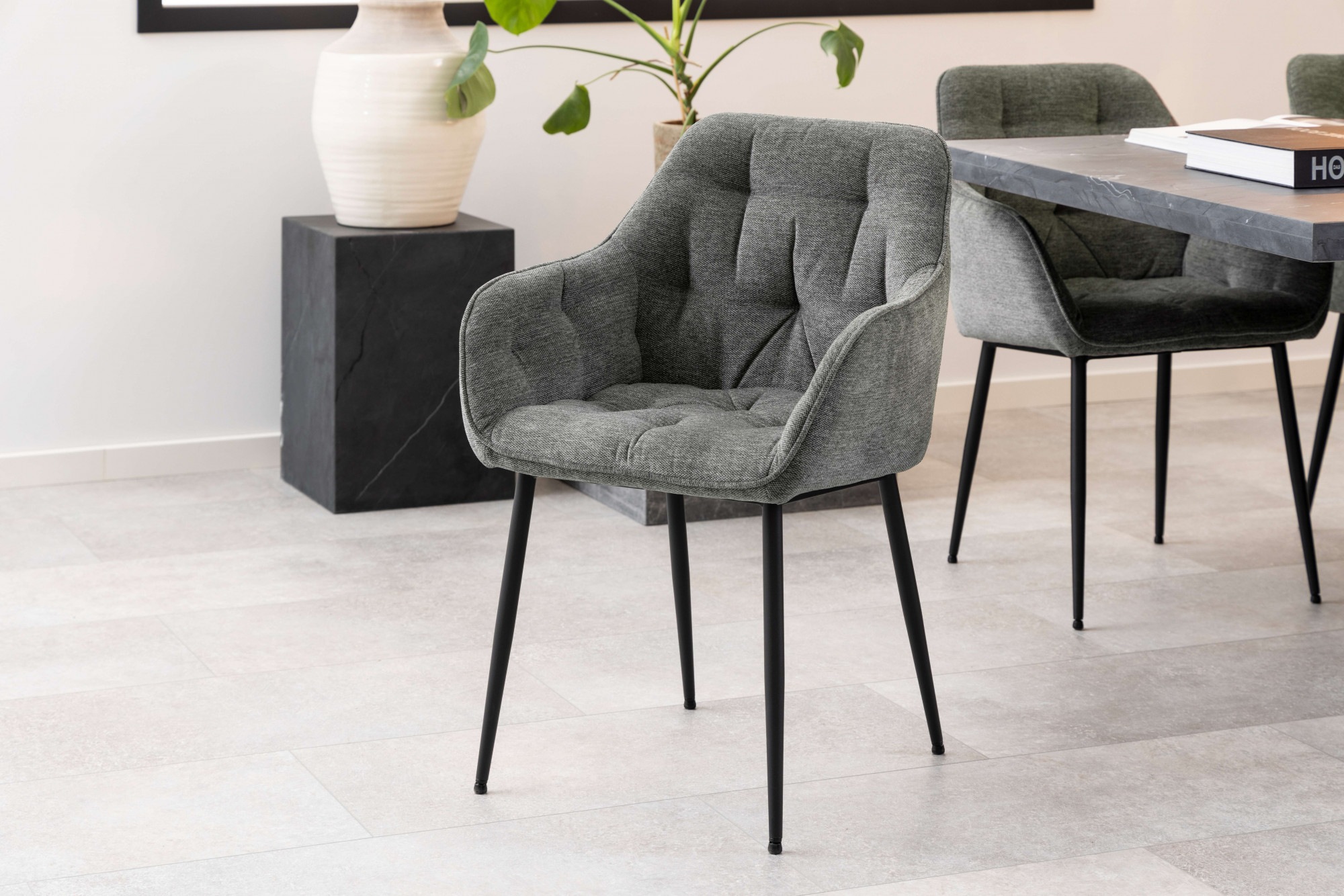 ACTONA GROUP Esszimmerstuhl, Luxus-Microfaser, Essstuhl Anthrazit, Beine mattschwarzem Stahl und Tuftings, 2er Set