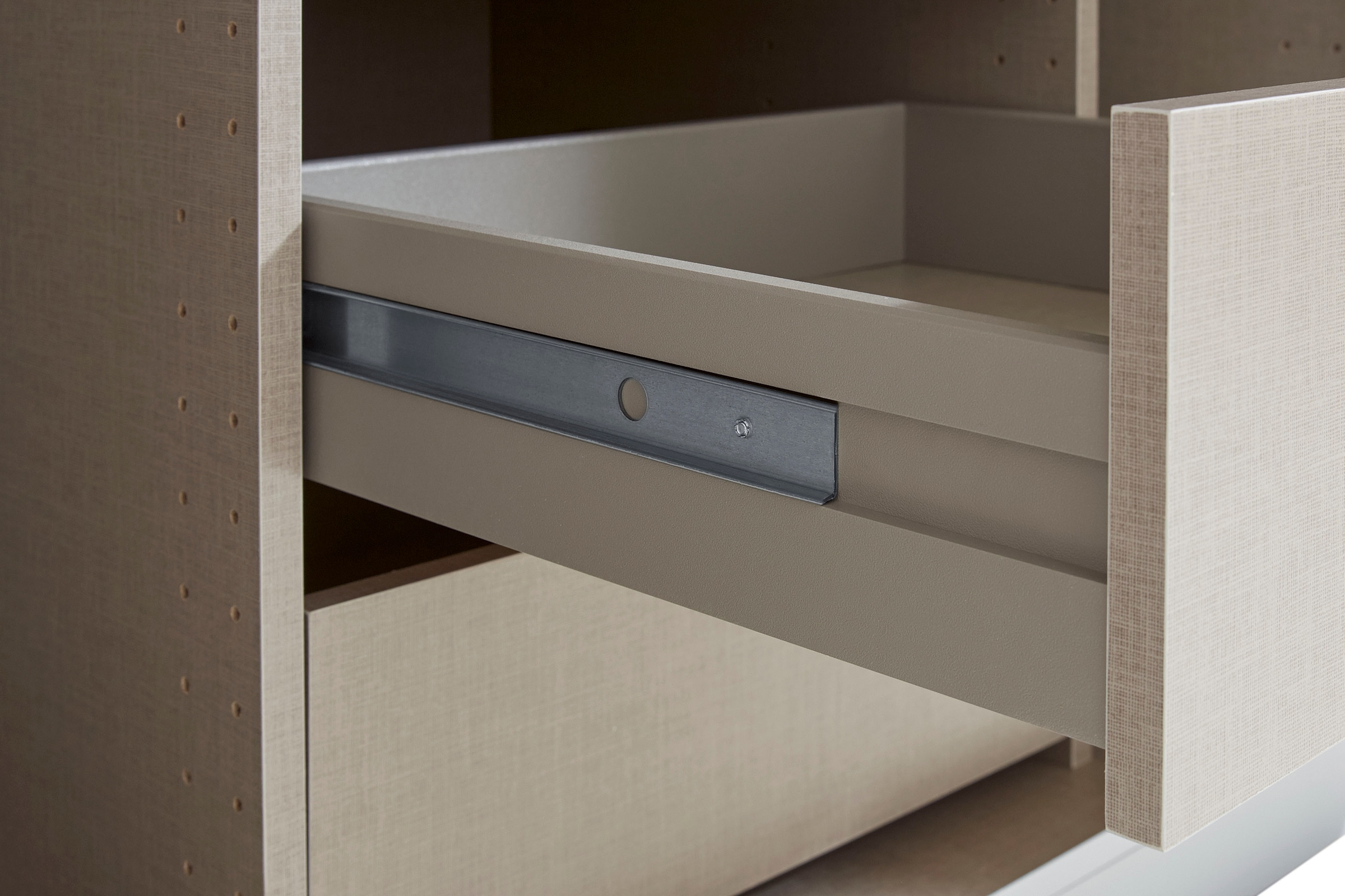 rauch Drehtürenschrank »Kleiderschrank Schrank Garderobe TOPSELLER OTELI inkl. Inneneinteilung«, (erhältlich in Breiten 91-360 cm, ab Breite 136cm inkl. Innenschubladen), mit zusätzlichen Einlegeböden, optional mit Spiegel MADE IN GERMANY