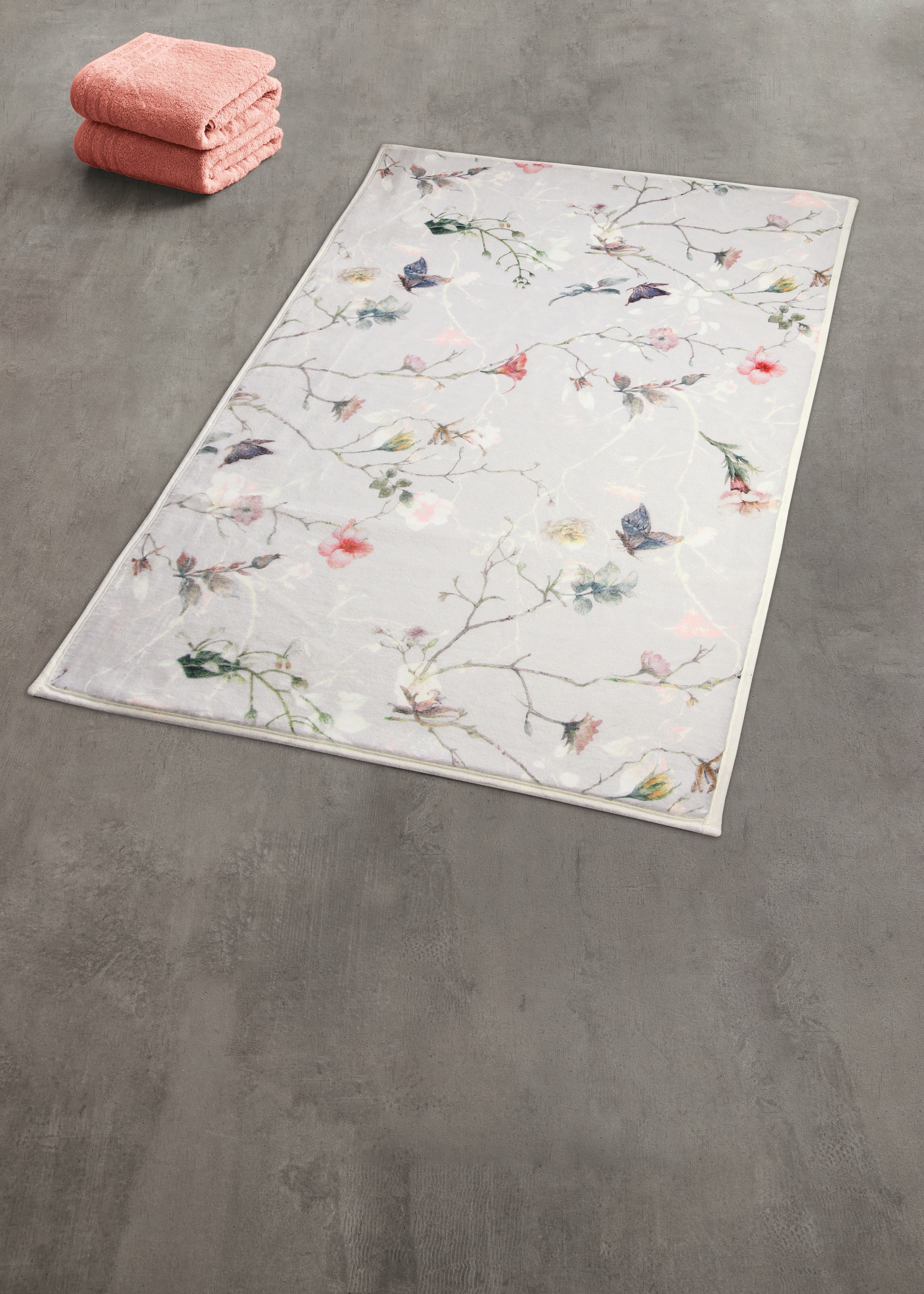 Kleine Wolke Badematte »Flores«, rutschhemmend beschichtet, fußbodenheizungsgeeignet, romantisch verspieltes Design mit Blumen und Schmetterlingen
