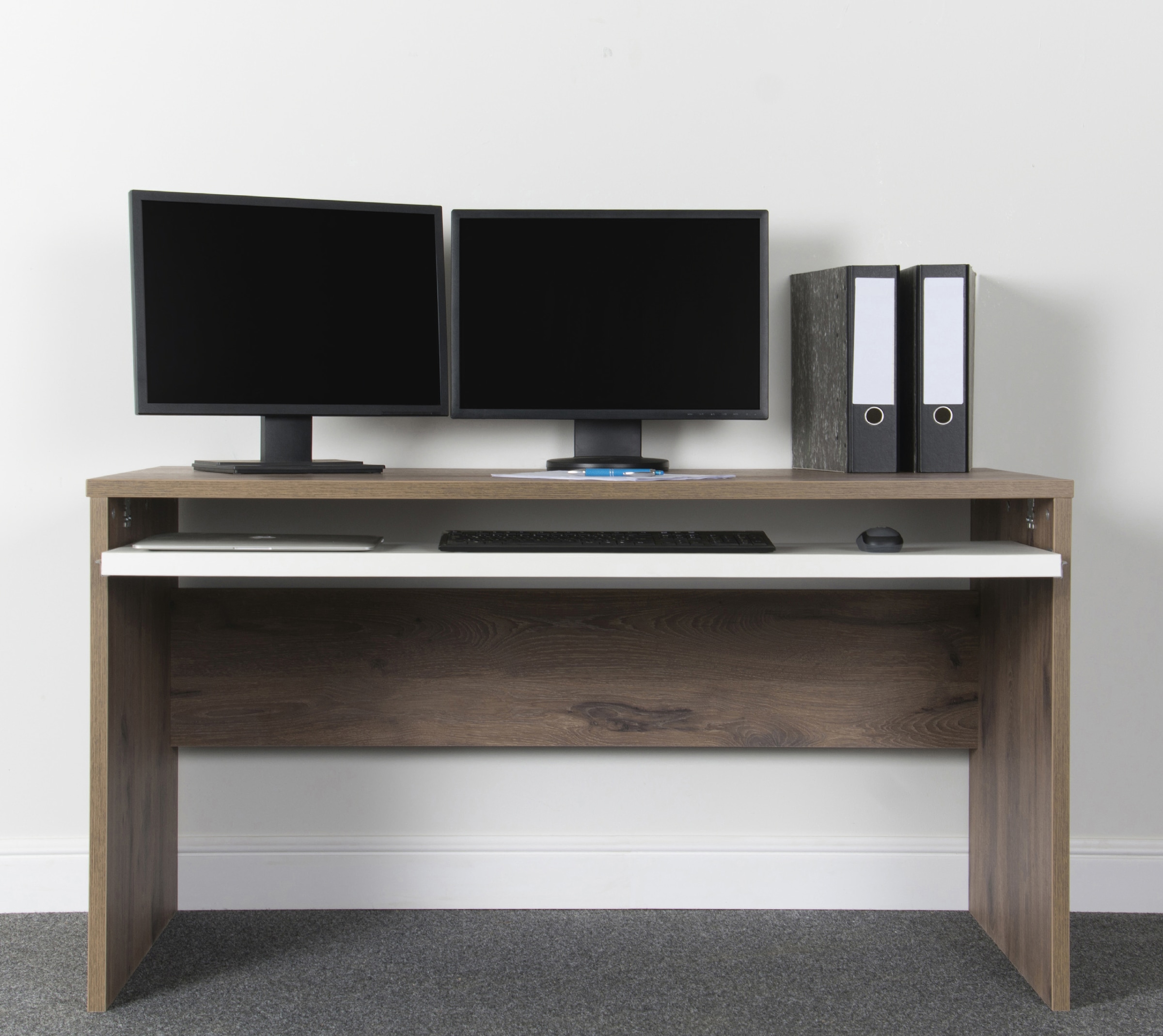 VOGL Möbelfabrik Schreibtisch »Barrie«, 2-farbiger Tablarauszug, Breite 137 cm, Made in Germany