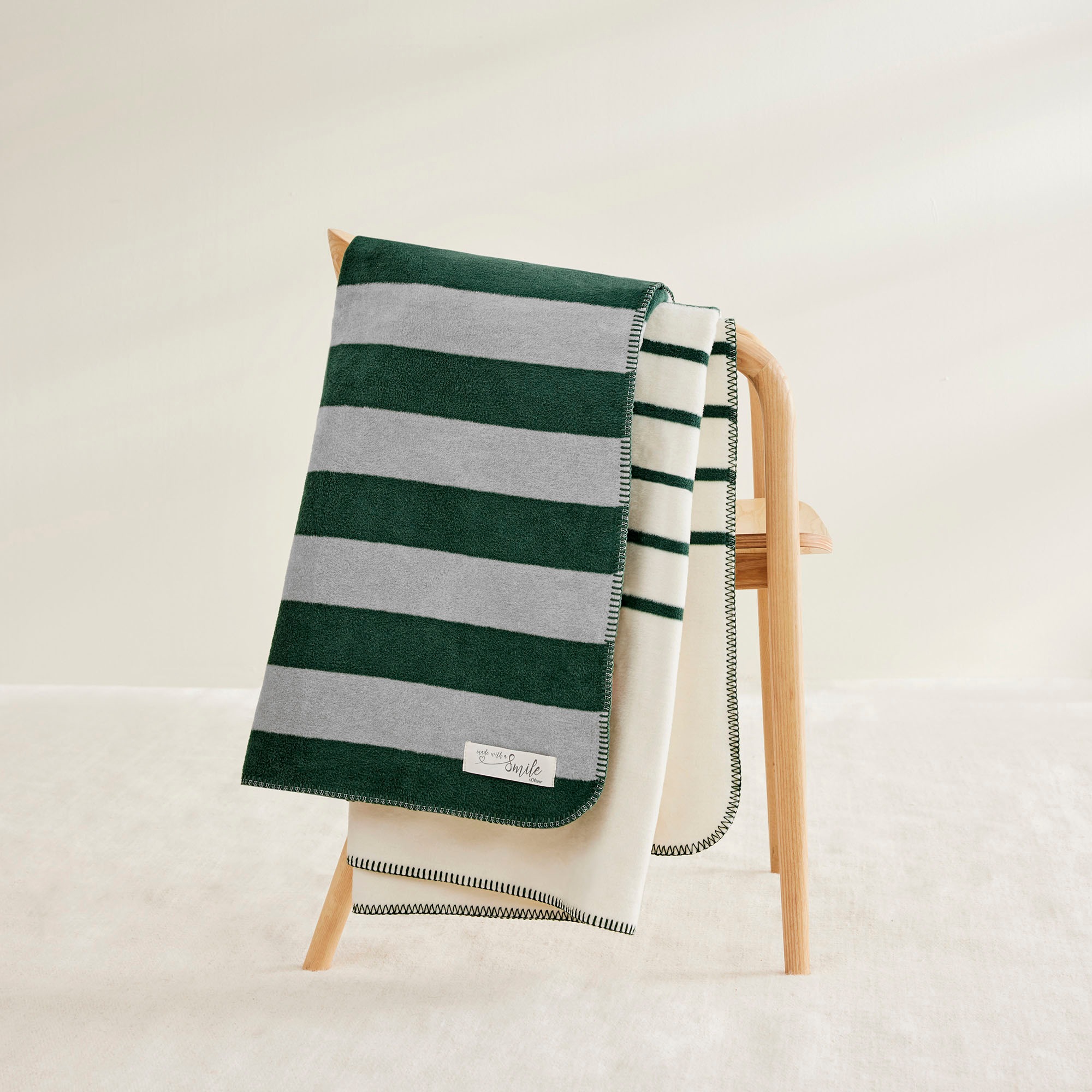 s.Oliver Wohndecke »Kuscheldecke s.Oliver«, mit modernen Streifen