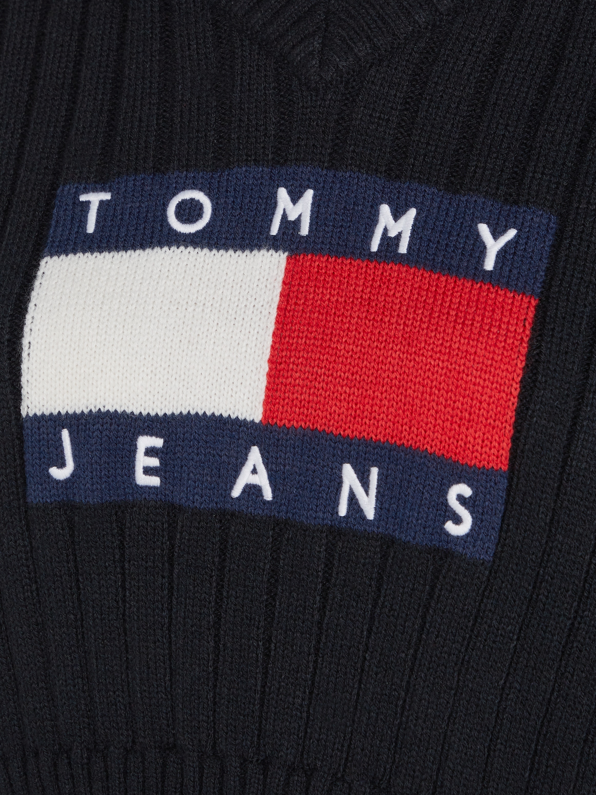 Tommy Jeans Curve V-Ausschnitt-Pullover »TJW VNCK CENTER FLAG SWEATER EXT«, Große Größen
