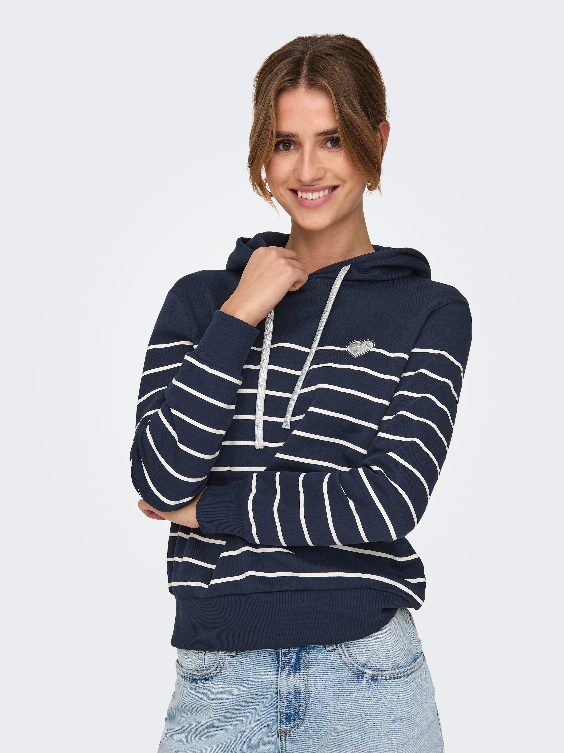 ONLY Kapuzensweatshirt »ONLADELLE L/S STRIPE HOOD SWT«, mit Herz-Stickerei