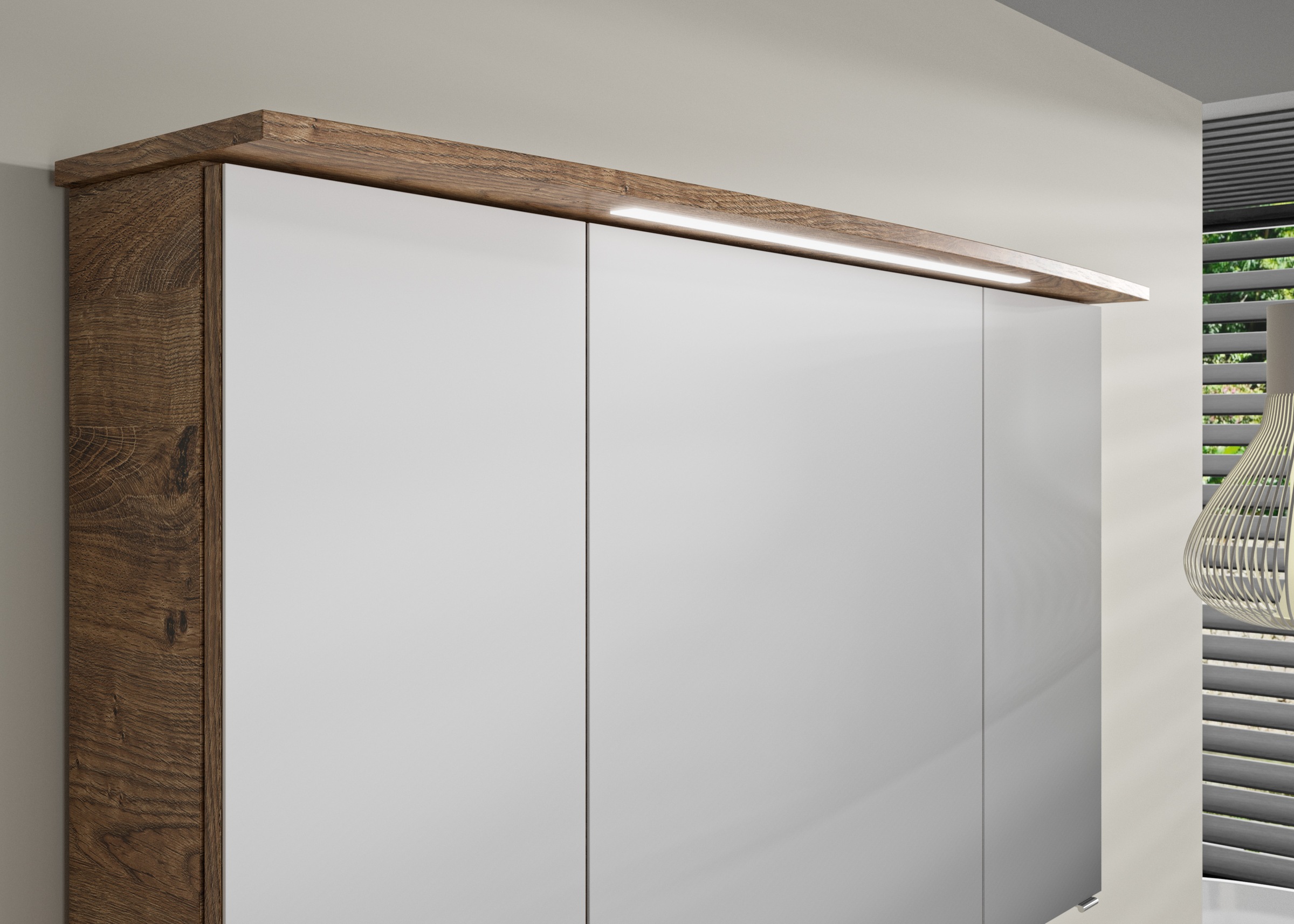 Saphir Badezimmerspiegelschrank »Serie 4010 Badezimmer-Spiegelschrank inkl. LED-Beleuchtung im Kranz«, Badschrank 122 cm breit, 3 Türen, 6 Glas-Einlegeböden, inkl Türdämpfer