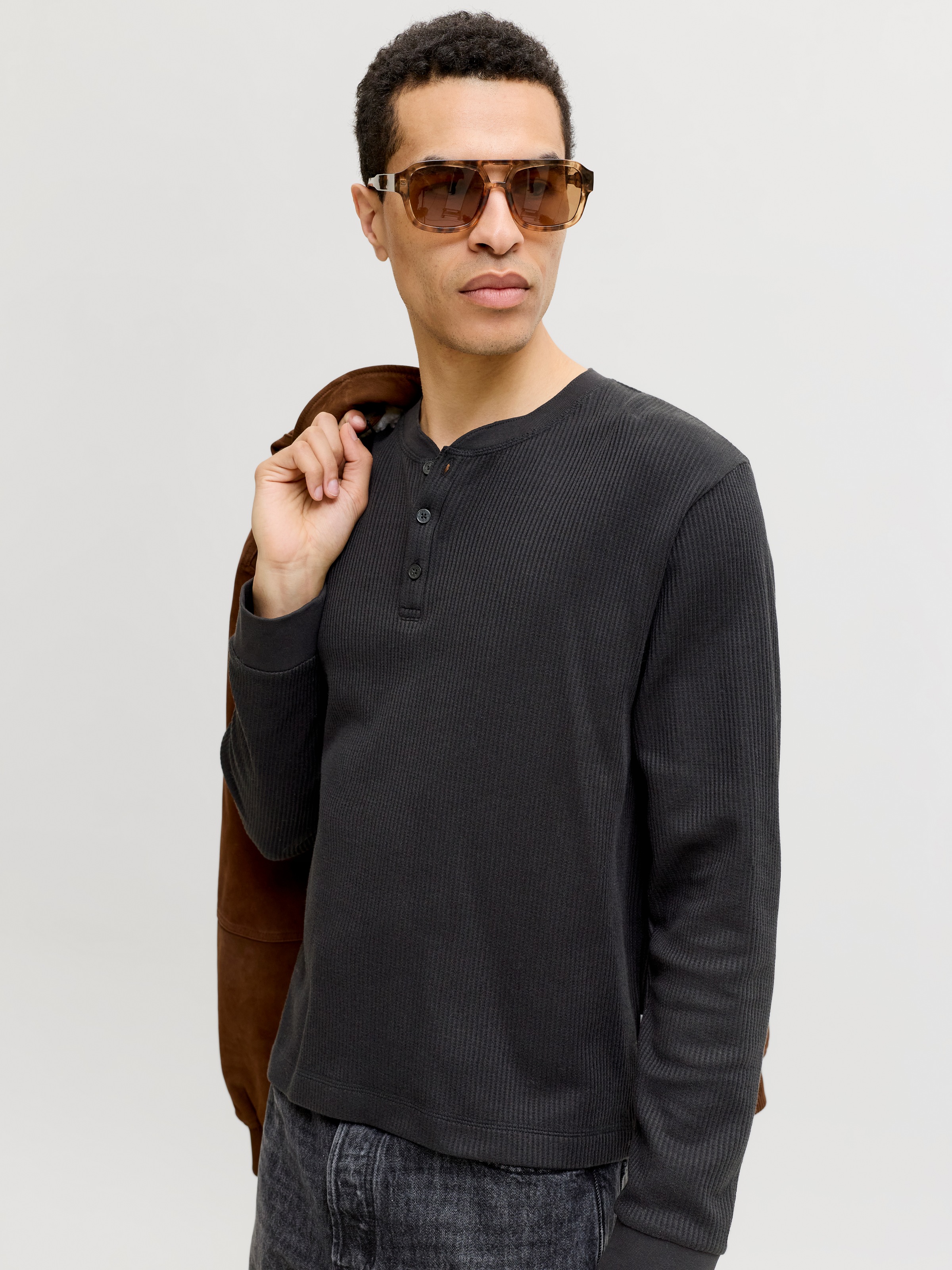 Jack & Jones Langarmshirt »JORCHAMBERI HENLEY LS TEE« Baumwollmischung, regular fit