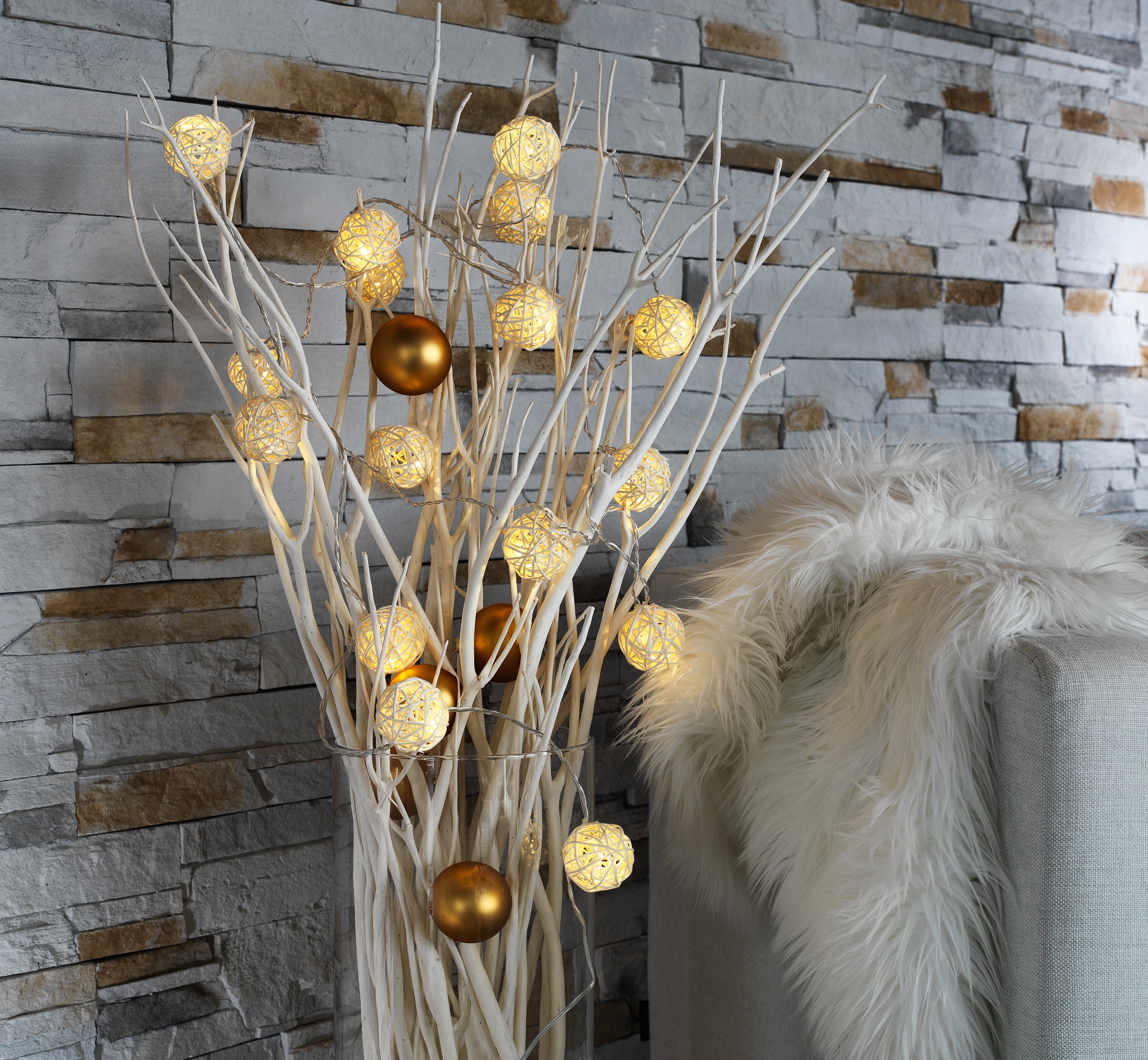 KONSTSMIDE LED-Lichterkette »Weihnachtsdeko«, 16 St.-flammig, LED Dekolichterkette, Kugeln aus geflochtenen Zweigen, 16 Dioden