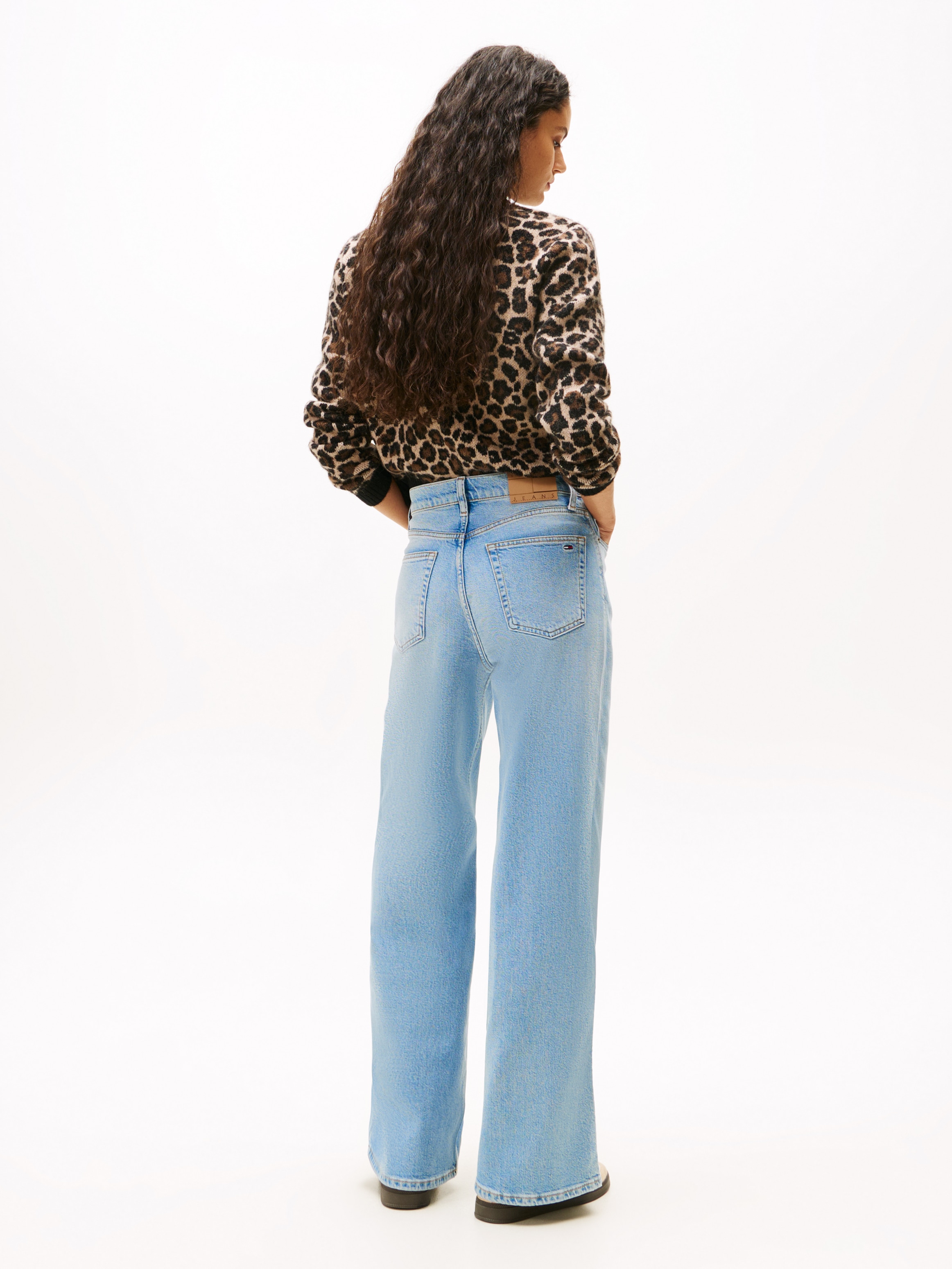 Tommy Jeans Weite Jeans »Claire High Rise«, mit Logo-Badge