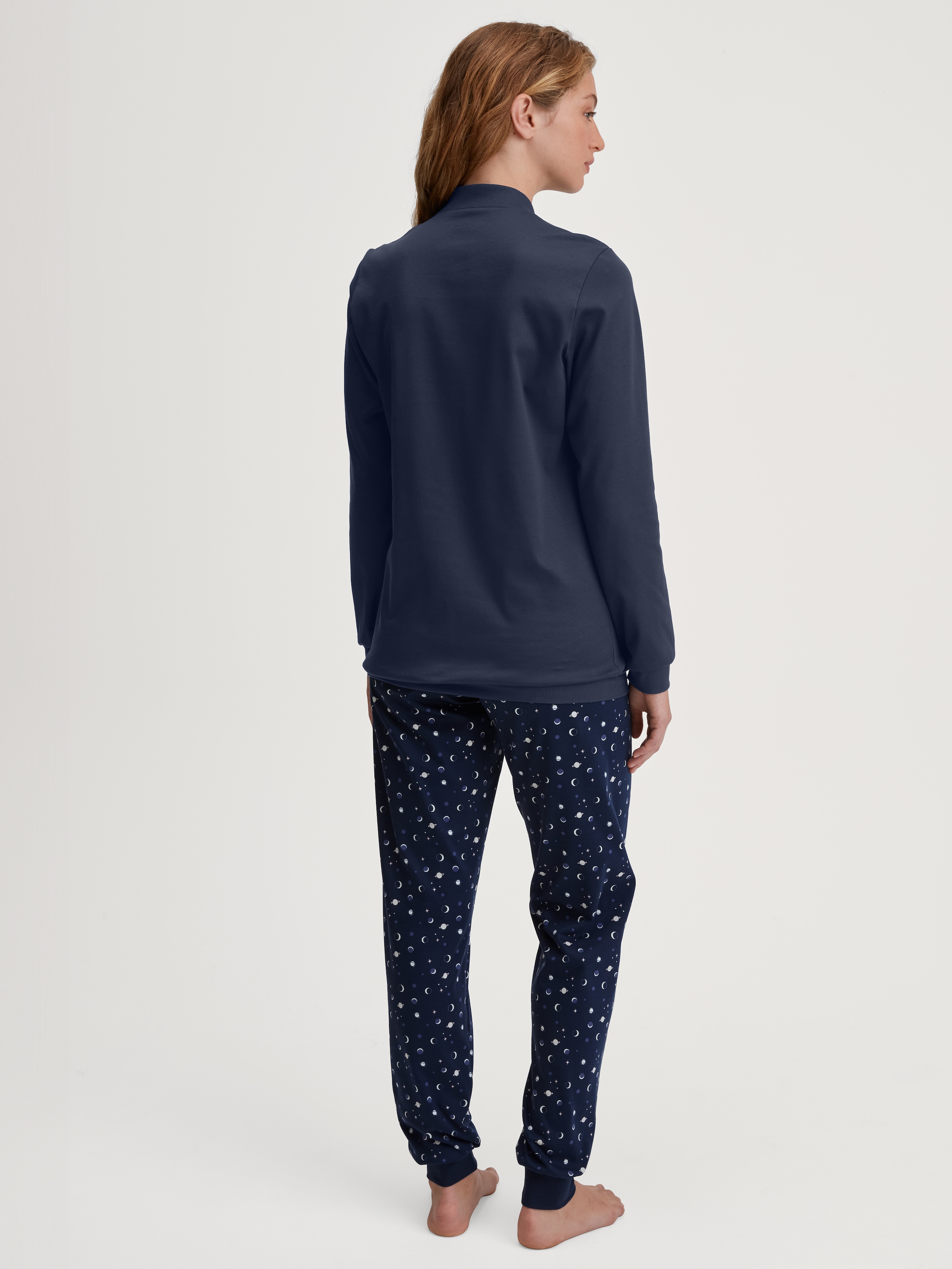 CALIDA Schlafanzug »Midnight Dreams« 2 Stk. tlg., V-Ausschnitt, Langarm, Single Jersey Qualität, weich