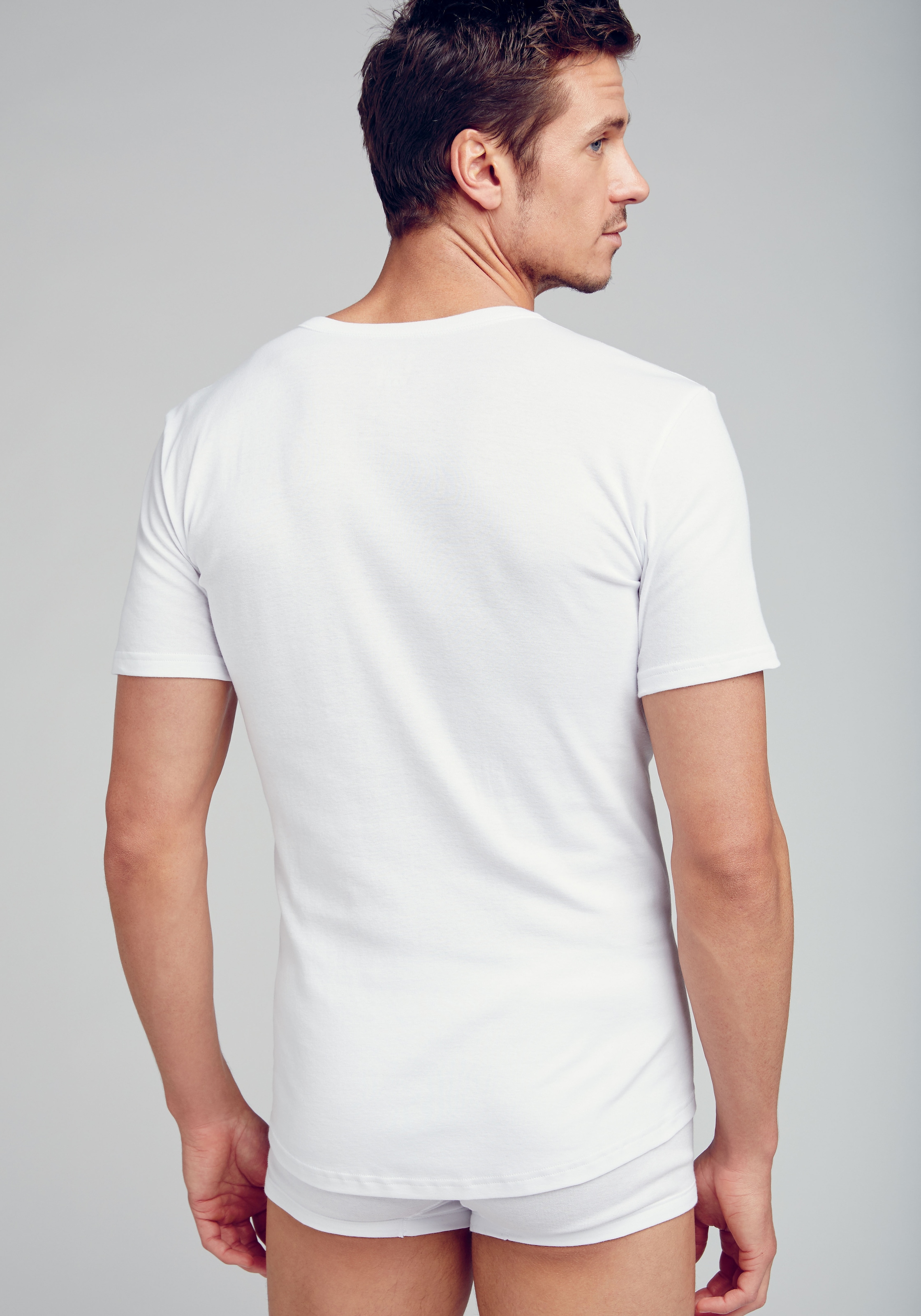 Jockey V-Shirt »Modern Classic V-Neck Shirt«, (2er Pack), V-Ausschnitt, bequeme Passform