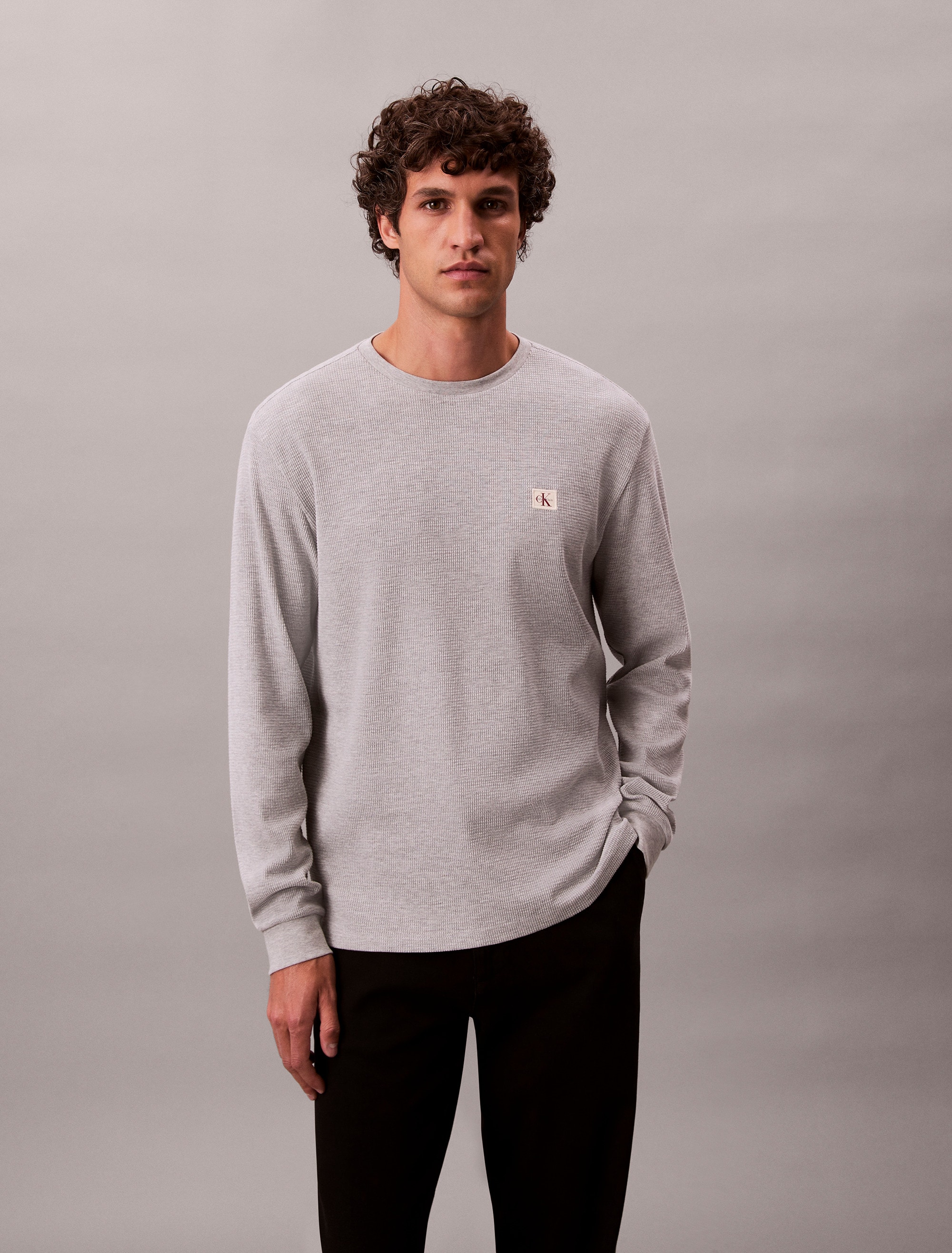 Calvin Klein Jeans Langarmshirt »Ls Waffle Badge Crewnk Tee« Mit Rundhalsausschnitt