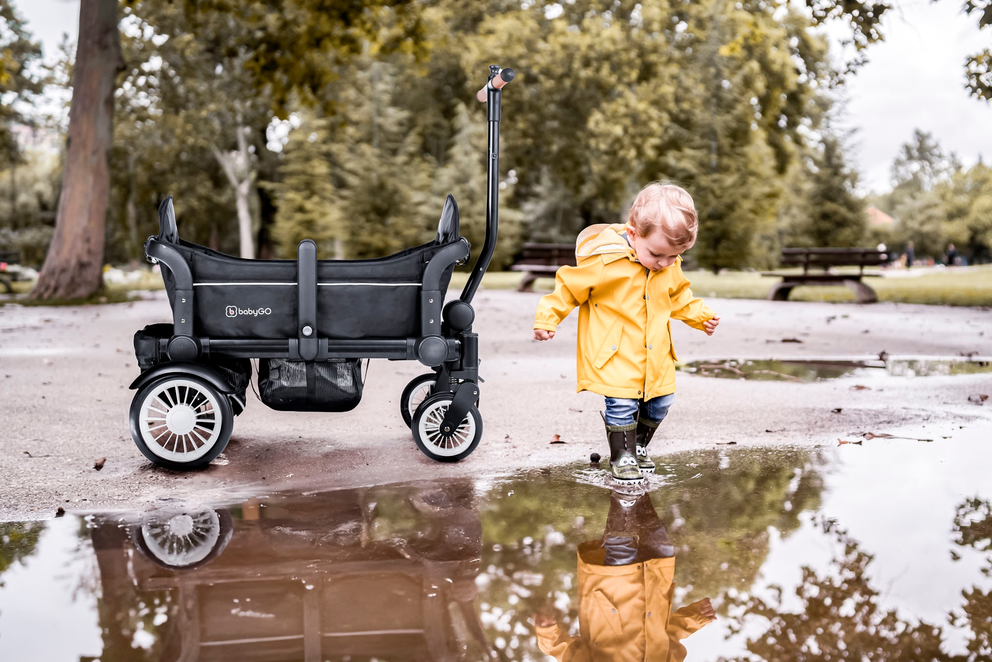 BabyGo Bollerwagen »Cozy Rider«, (Set, 7 tlg., inkl. 2x Sonnenschutz, Tisch, Moskito- u. Regenschutz, Flaschenhalter), klein zusammenfaltbar