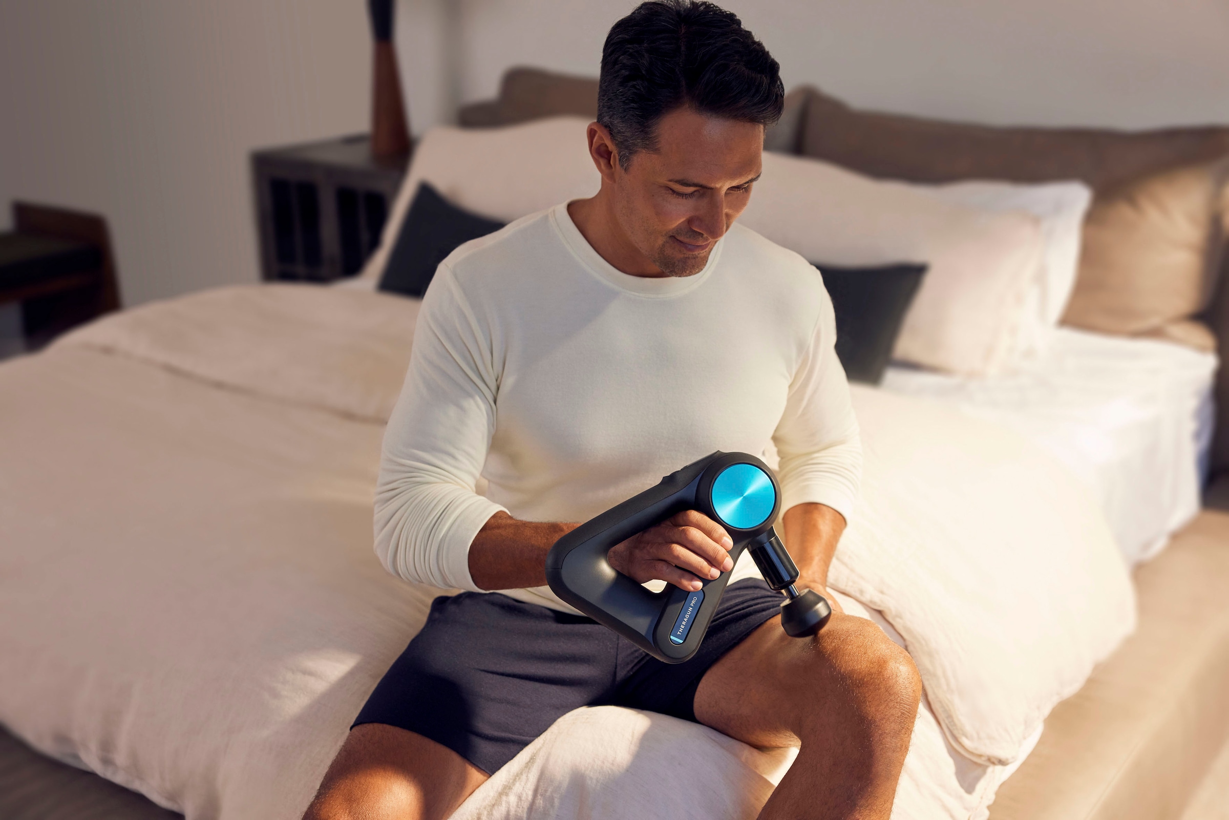 Therabody Massagepistole »Theragun Pro (5.Generation)«, (Erhöht die Flexibilität & Mobilität - Leistungsstarker Motor), Reduziert Schmerzen und Verspannungen, Verbessert die Schlafqualität