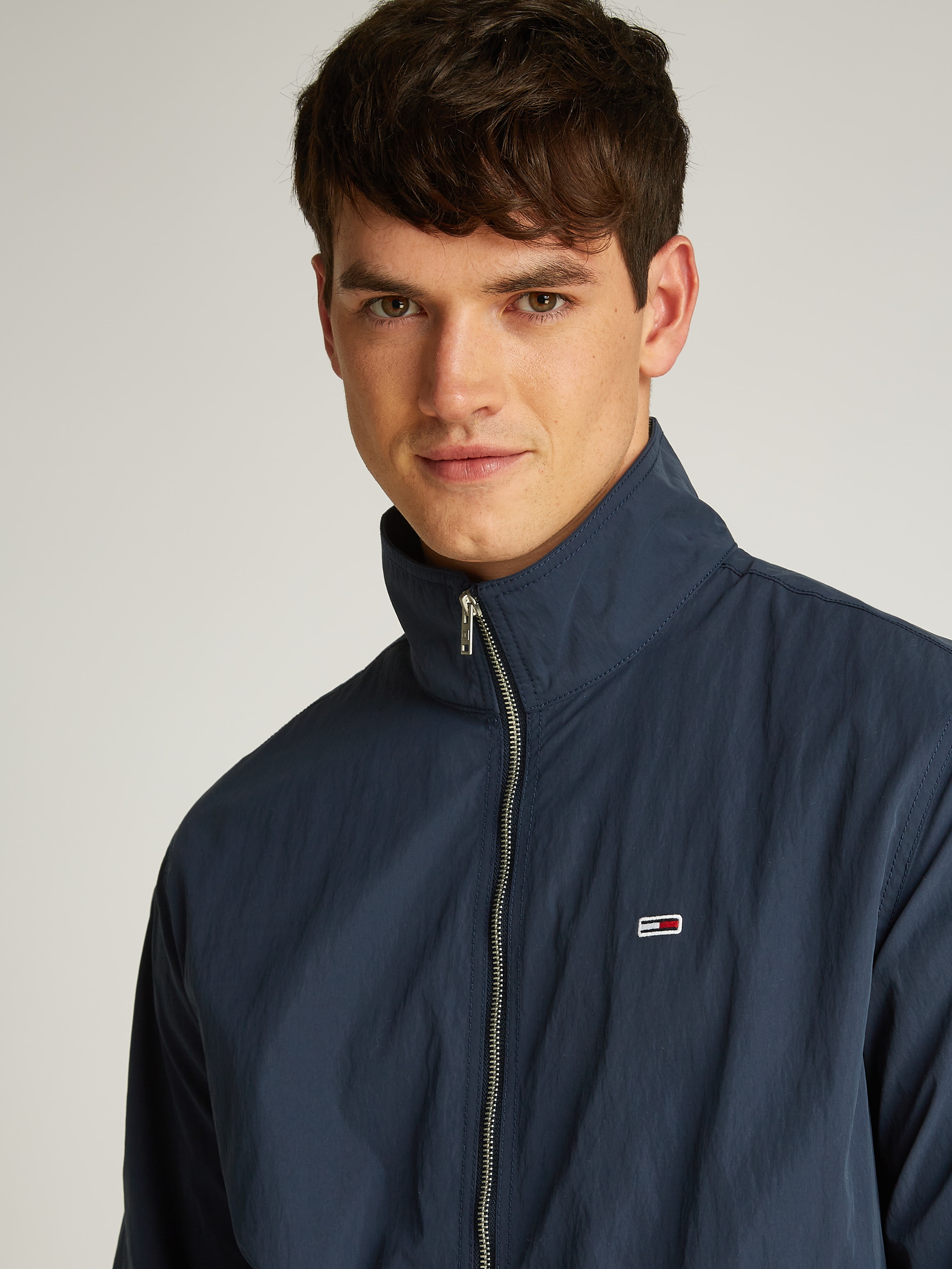 Tommy Jeans Bomberjacke »TJM ESSENTIAL JACKET EXT«, mit Logostickerei