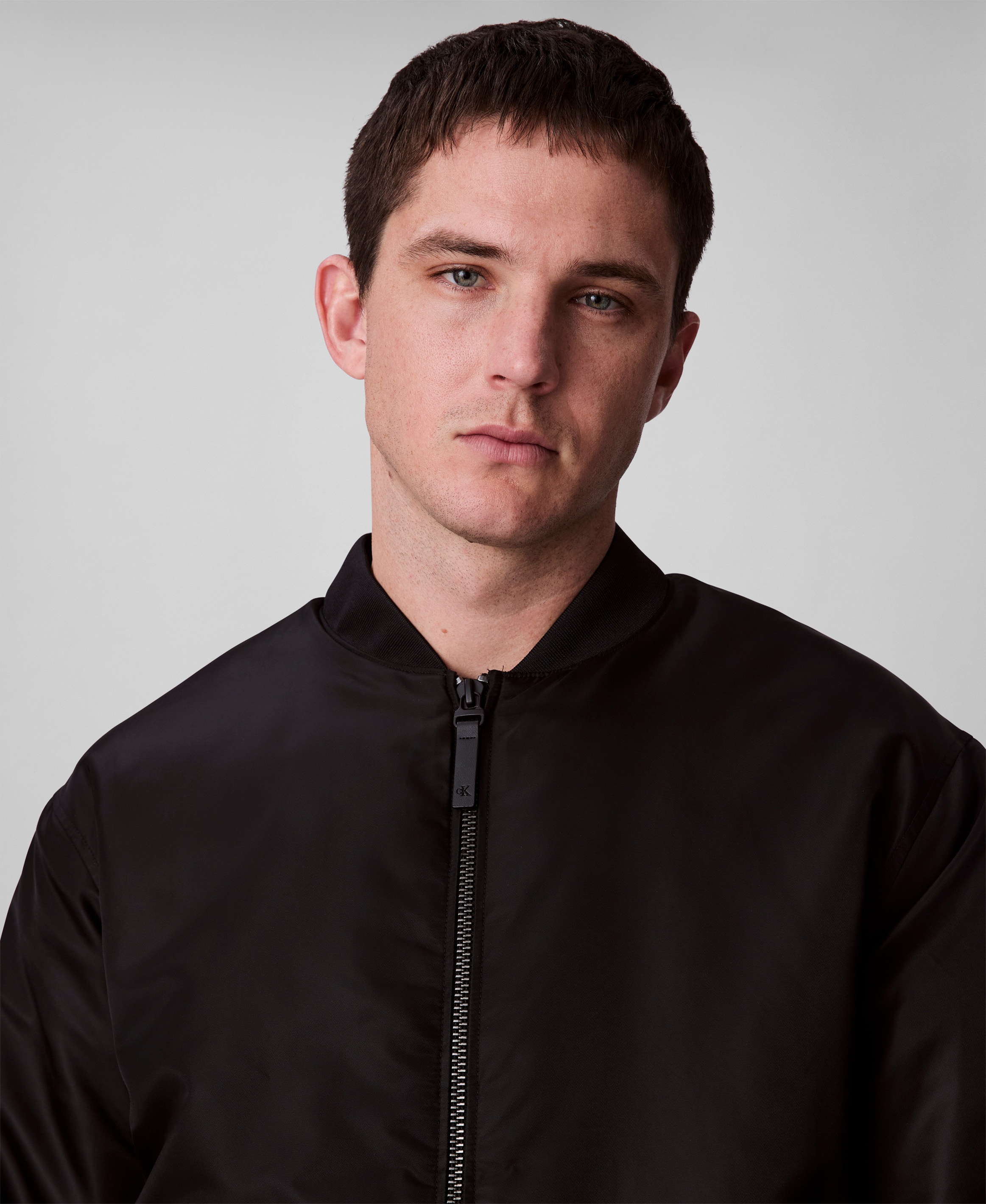Calvin Klein Jeans Bomberjacke »LS NYLON BOMBER JACKET«, ohne Kapuze, Mit Rundhalsausschnitt