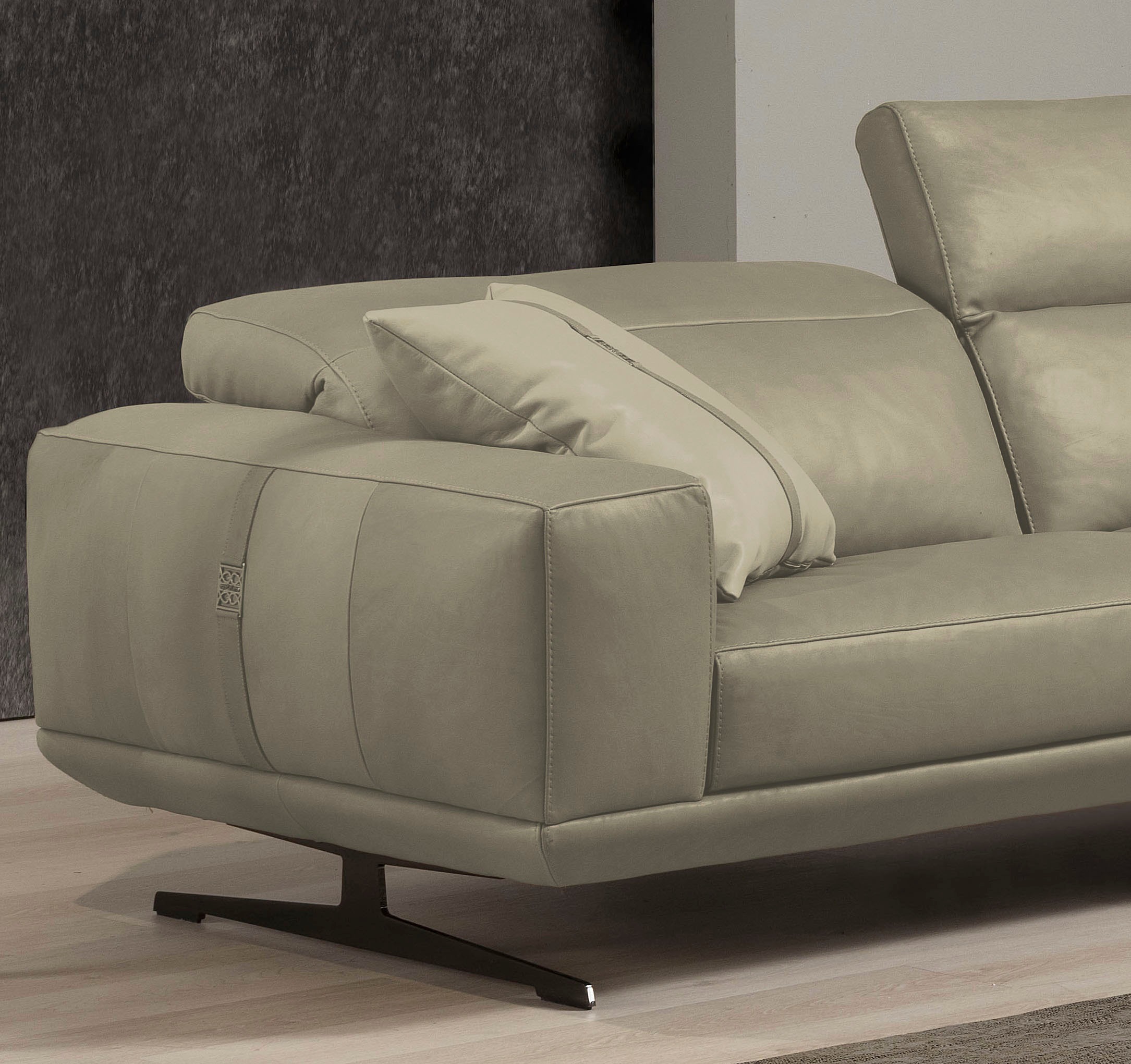 Egoitaliano 2,5-Sitzer »Gloria, super bequem und hochwertige Verarbeitung, edles Design«, beidseitig verstellbare Rückenelemente, mit Metallfüßen
