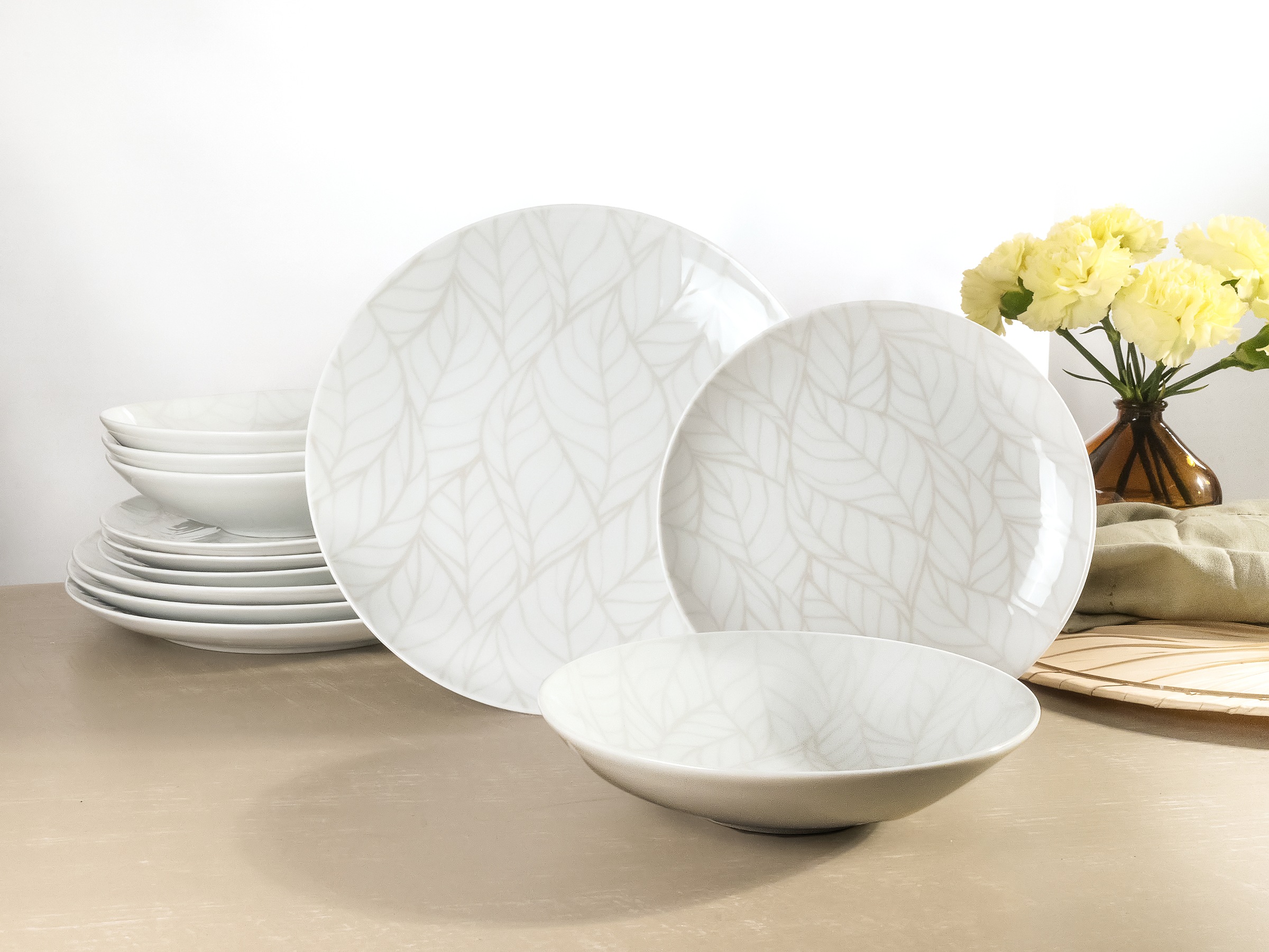 CreaTable Teller-Set »Geschirr-Set Home - Blätter«, (Set, 12 tlg., Tafelservice für 4 Personen), Service, weiß, Used-/Vintage-Look, 12 Teile, für 4 Personen