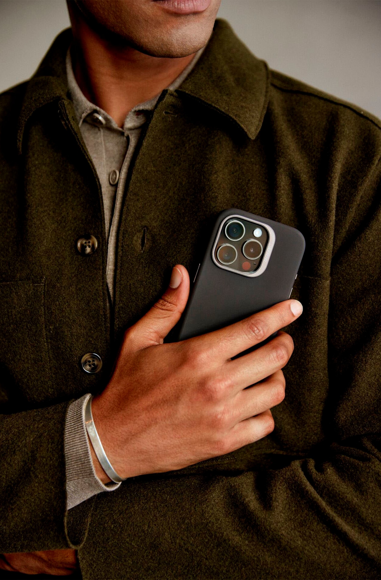 DECODED Smartphone-Hülle »Leather Backcover iPhone 16 Pro Max« Smartphones