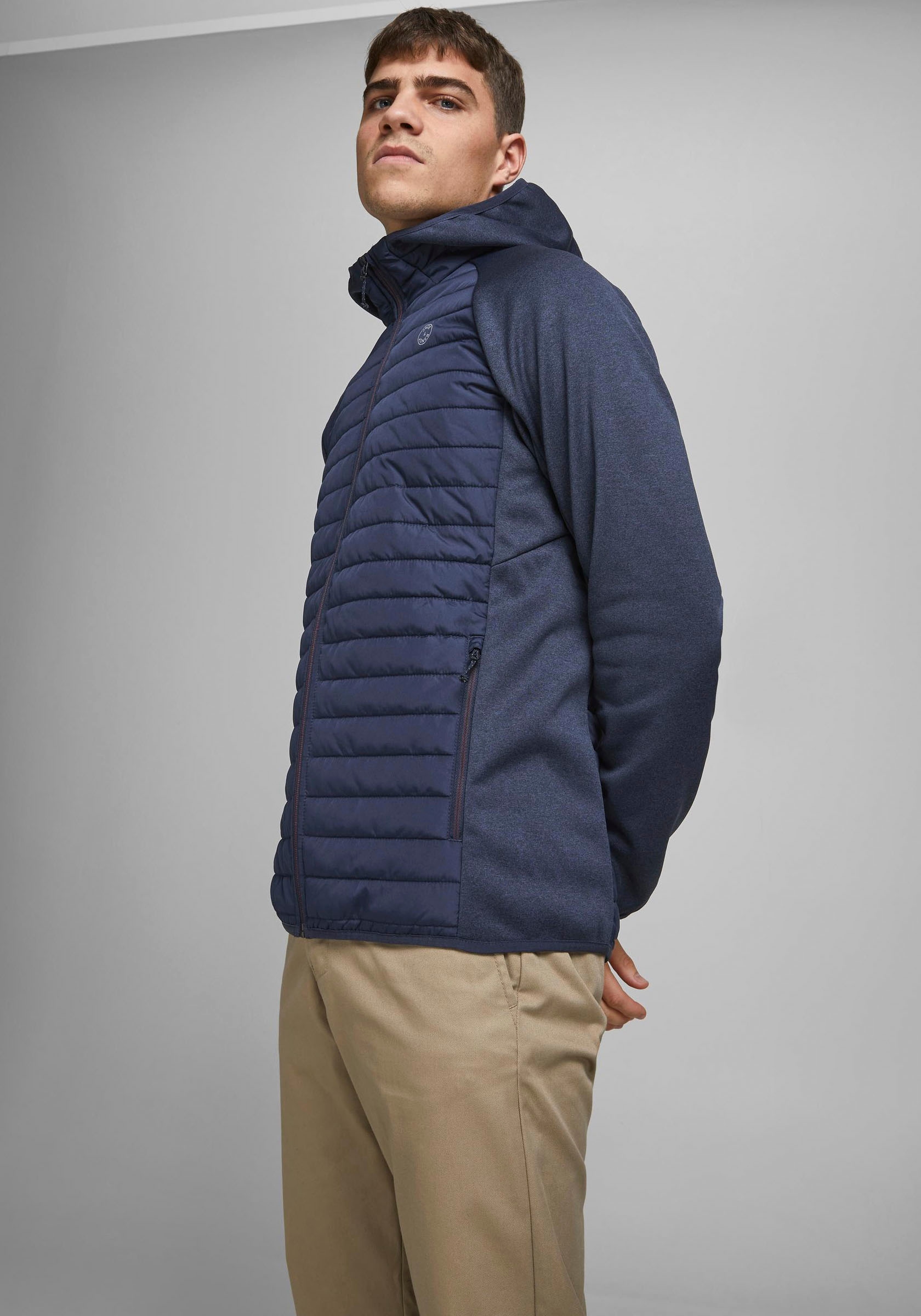 Jack & Jones Steppjacke »JJEMULTI mit Kapuze und Futter«, mit Kapuze, unifarben, modisch, regular fit, Polyester
