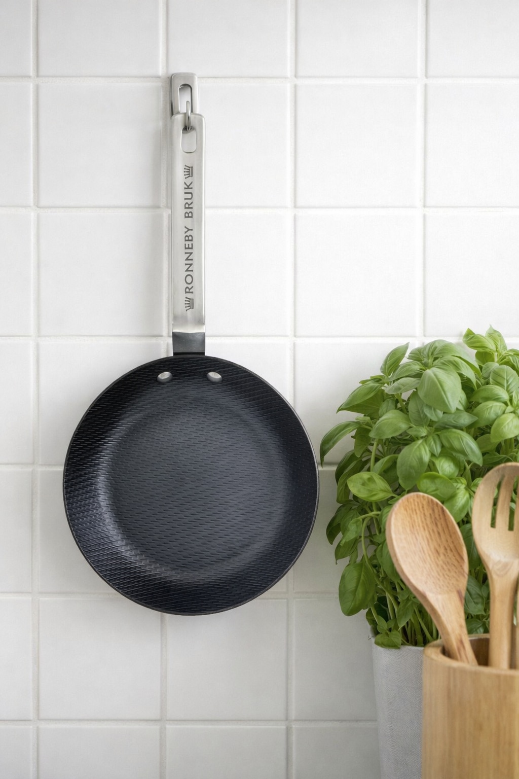 Ronneby Bruk Bratpfanne »Karbon-Bratpfanne, mit rostfreiem Schmiedegriff« Karbon-Stahl 1 tlg. Karbonstahlkörper mit Prägemuster